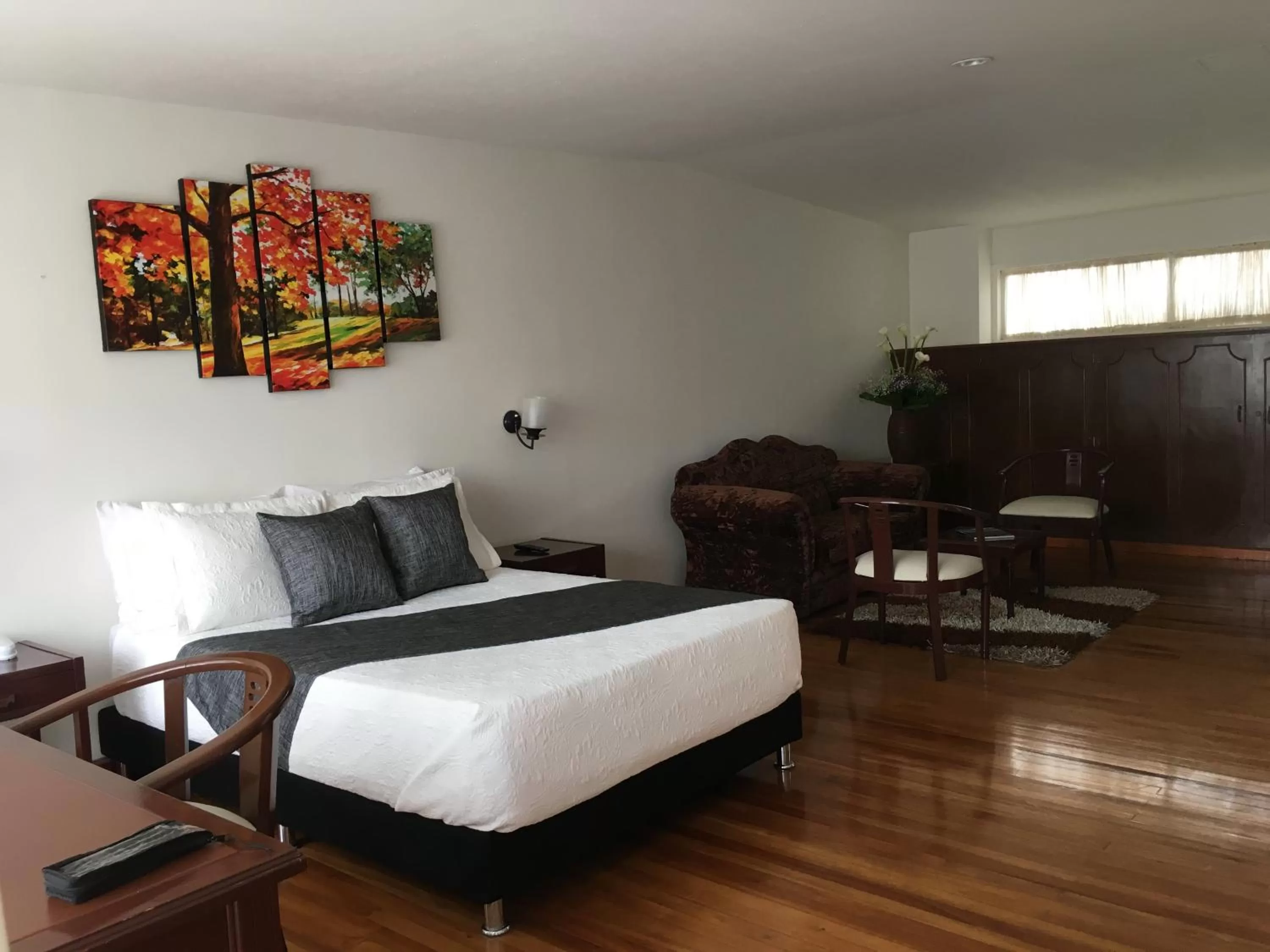 Bed, Seating Area in Hotel Regine's Manizales