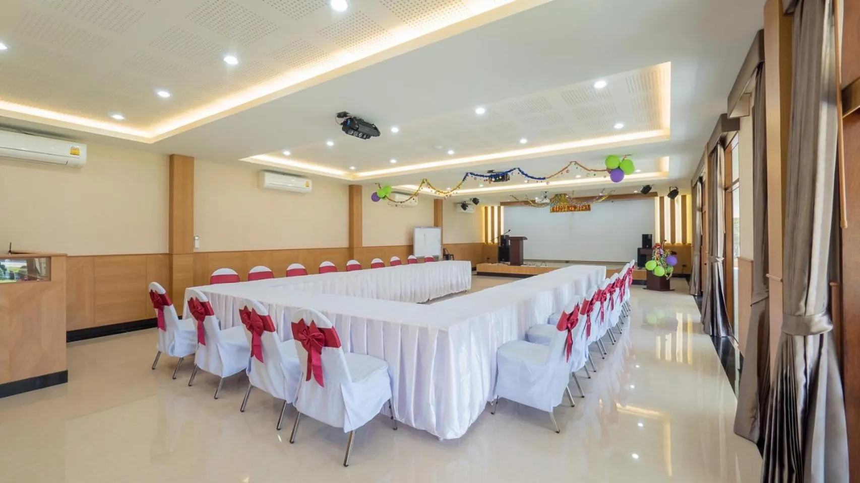 Meeting/conference room in AU Place Hotel