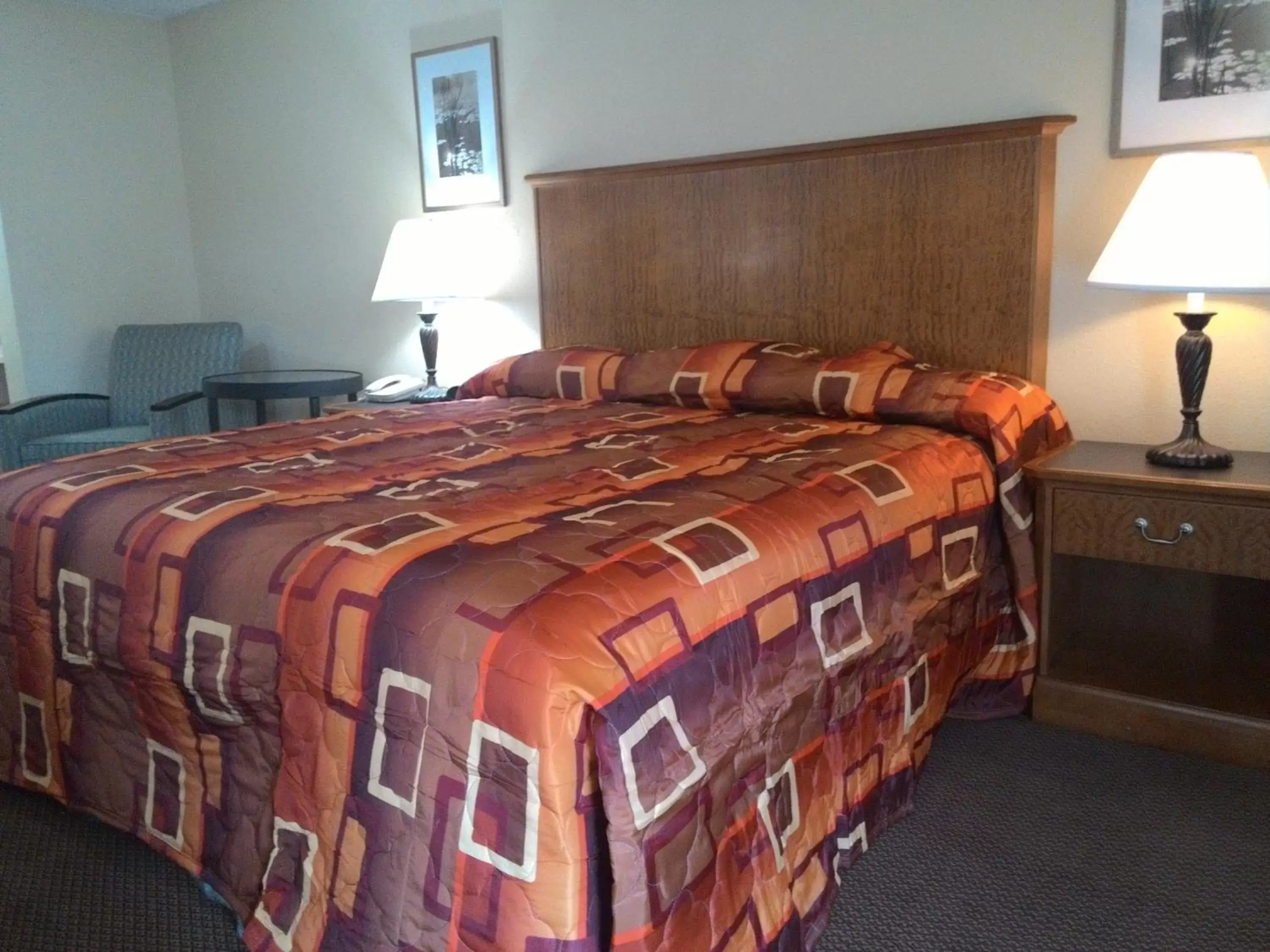 Photo of the whole room, Bed in Apalachicola Bay Inn