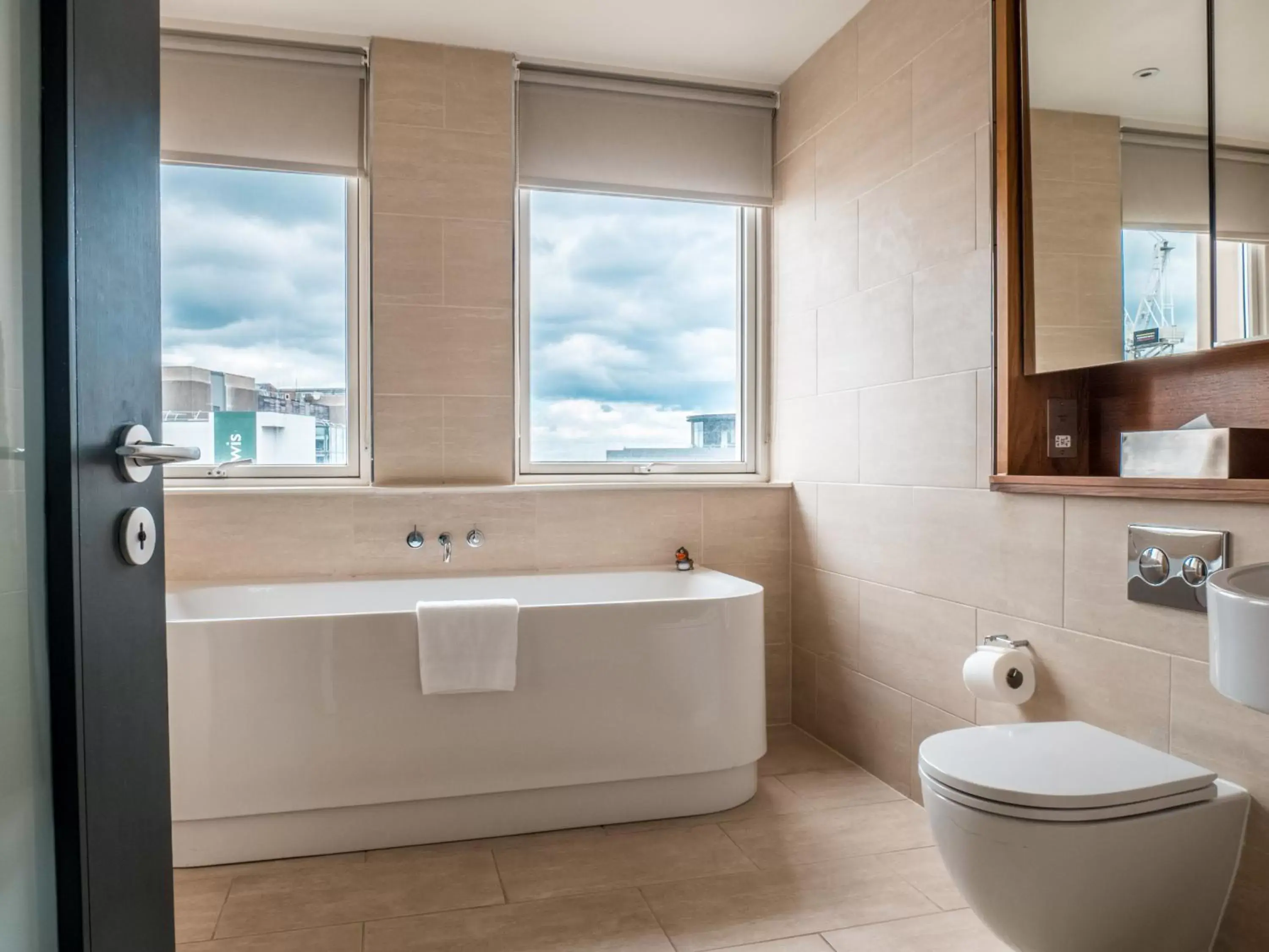 Shower, Bathroom in Apex Waterloo Place Hotel