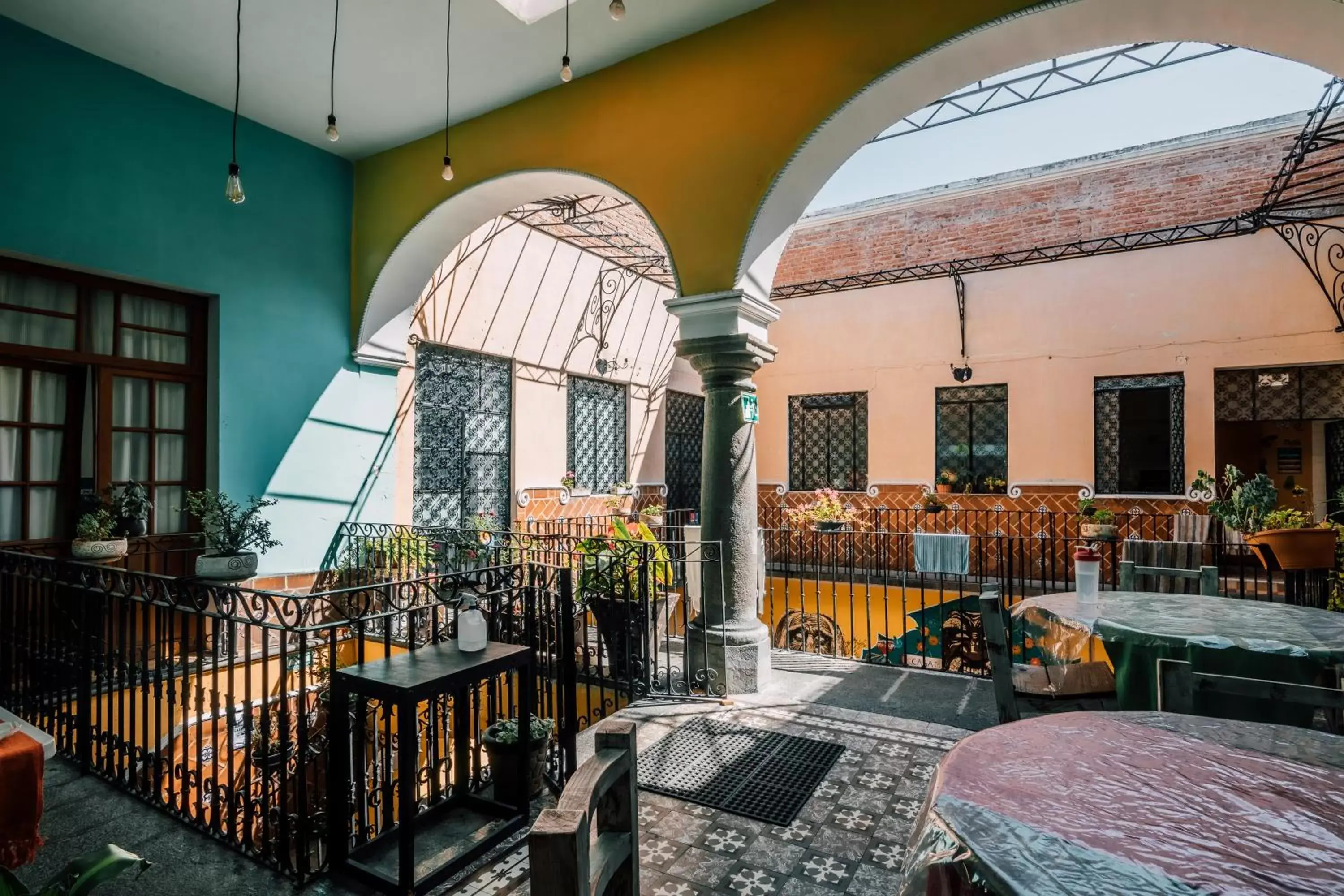 Inner courtyard view in Casa Veeyuu