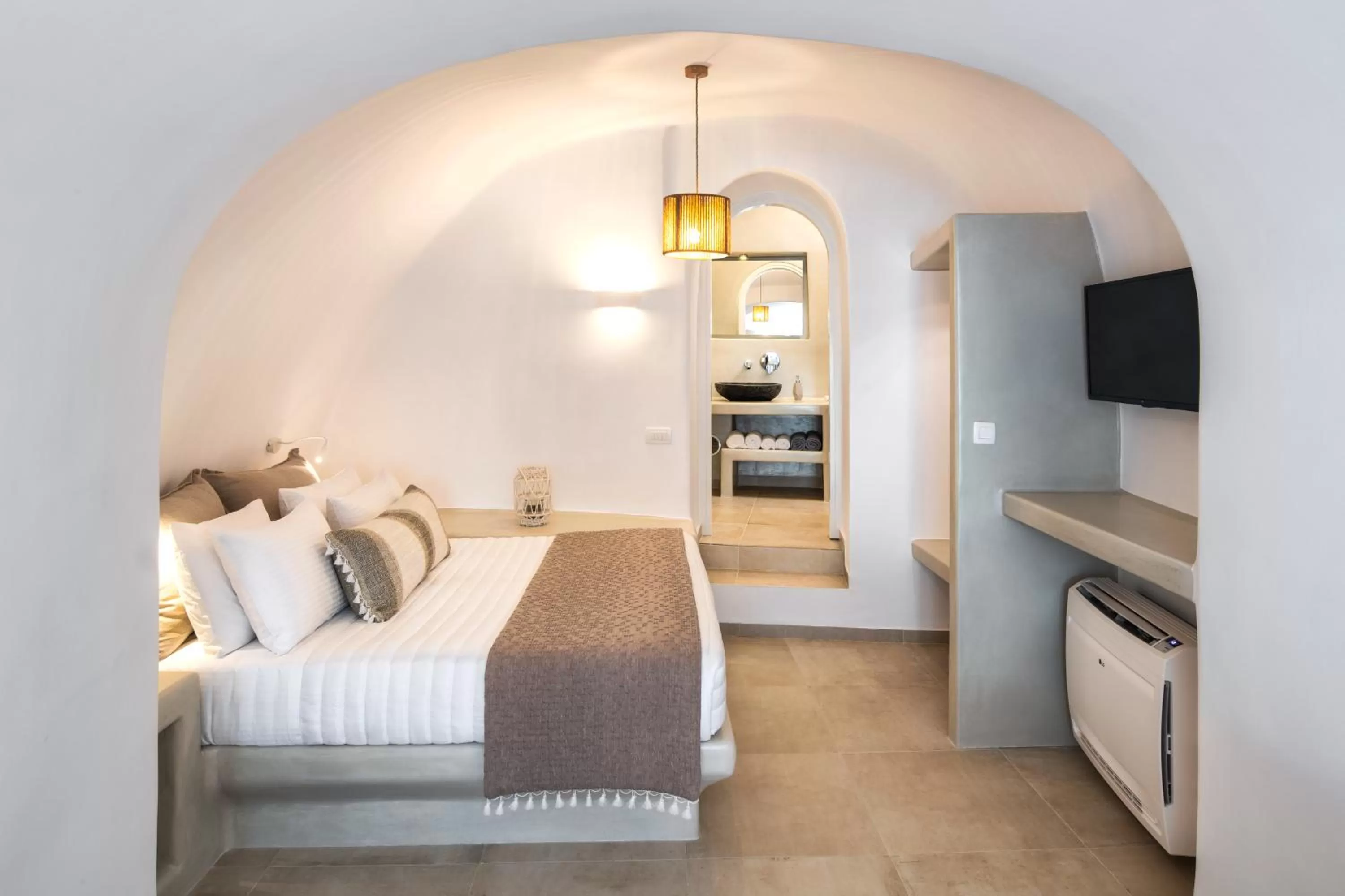 Bedroom, Bed in Hill Suites