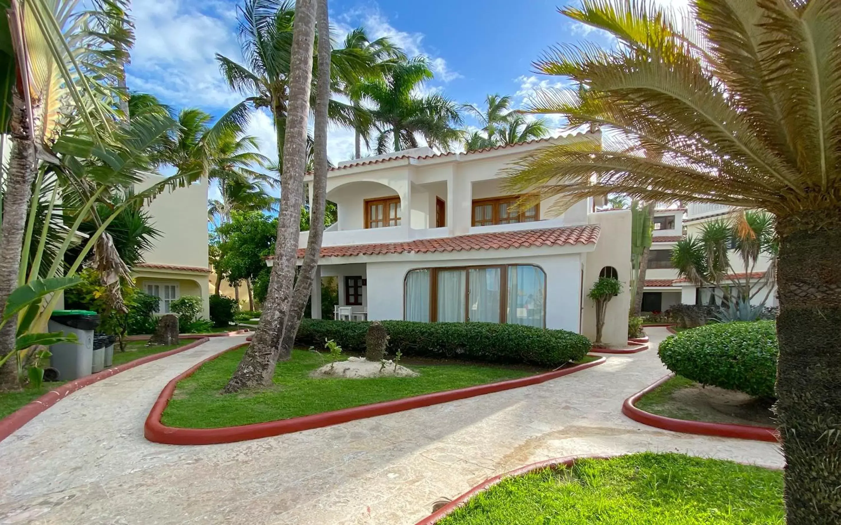 Three-Bedroom Villa in TROPICAL VILLAGE playa LOS CORALES