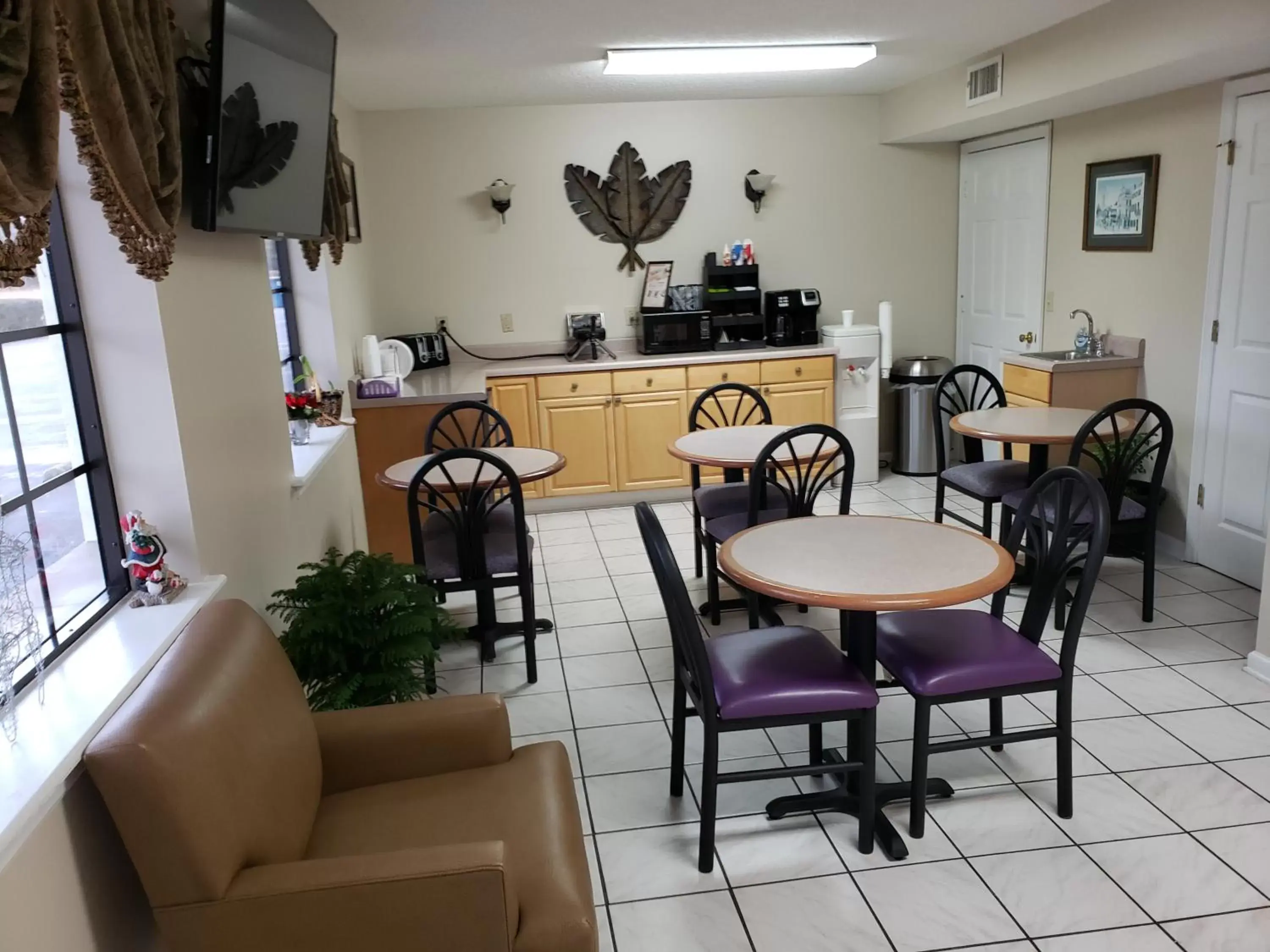 Restaurant/places to eat in Peach Tree Inn Restaurant/places to eat in Peach Tree Inn