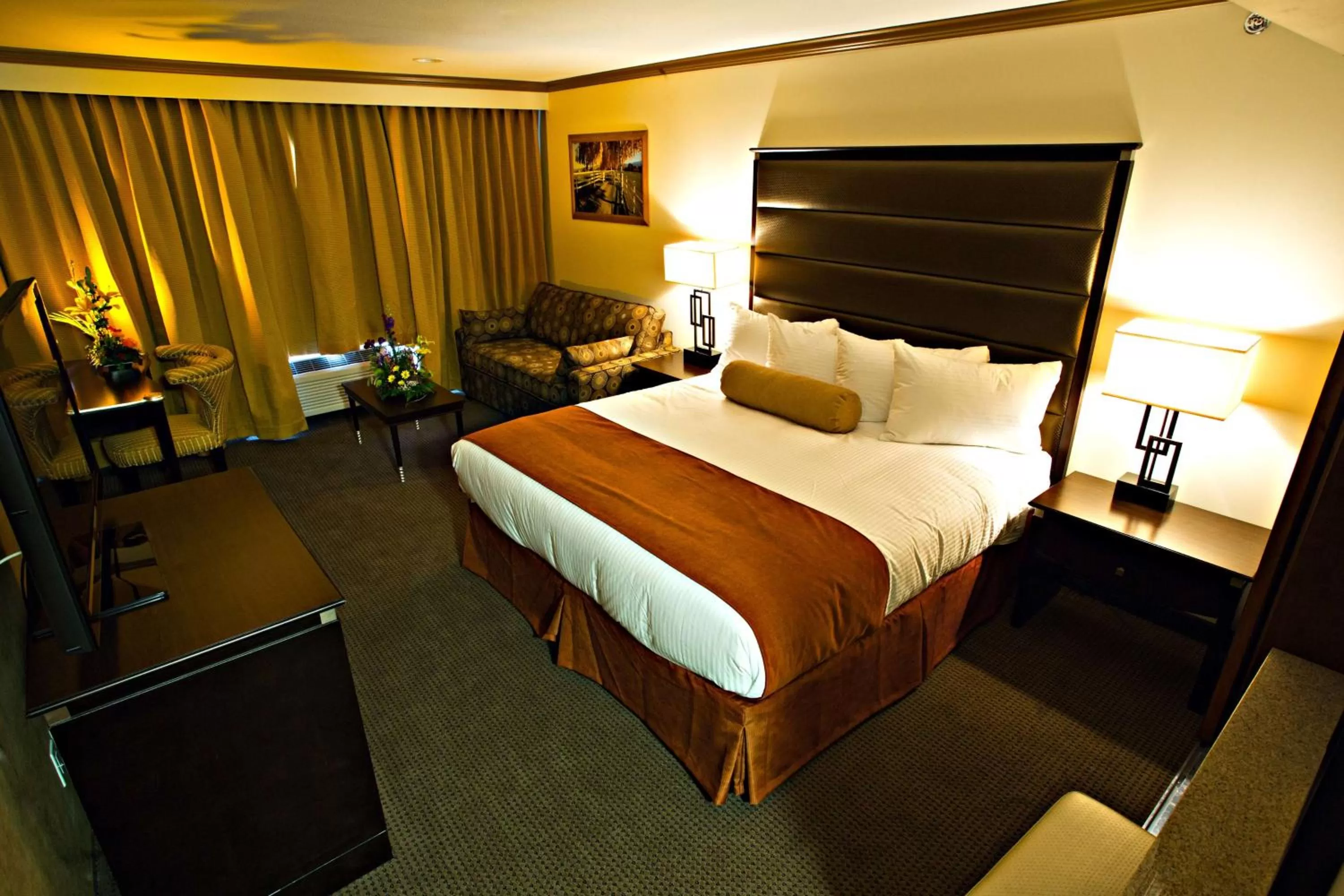 Photo of the whole room, Bed in Camrose Resort Hotel