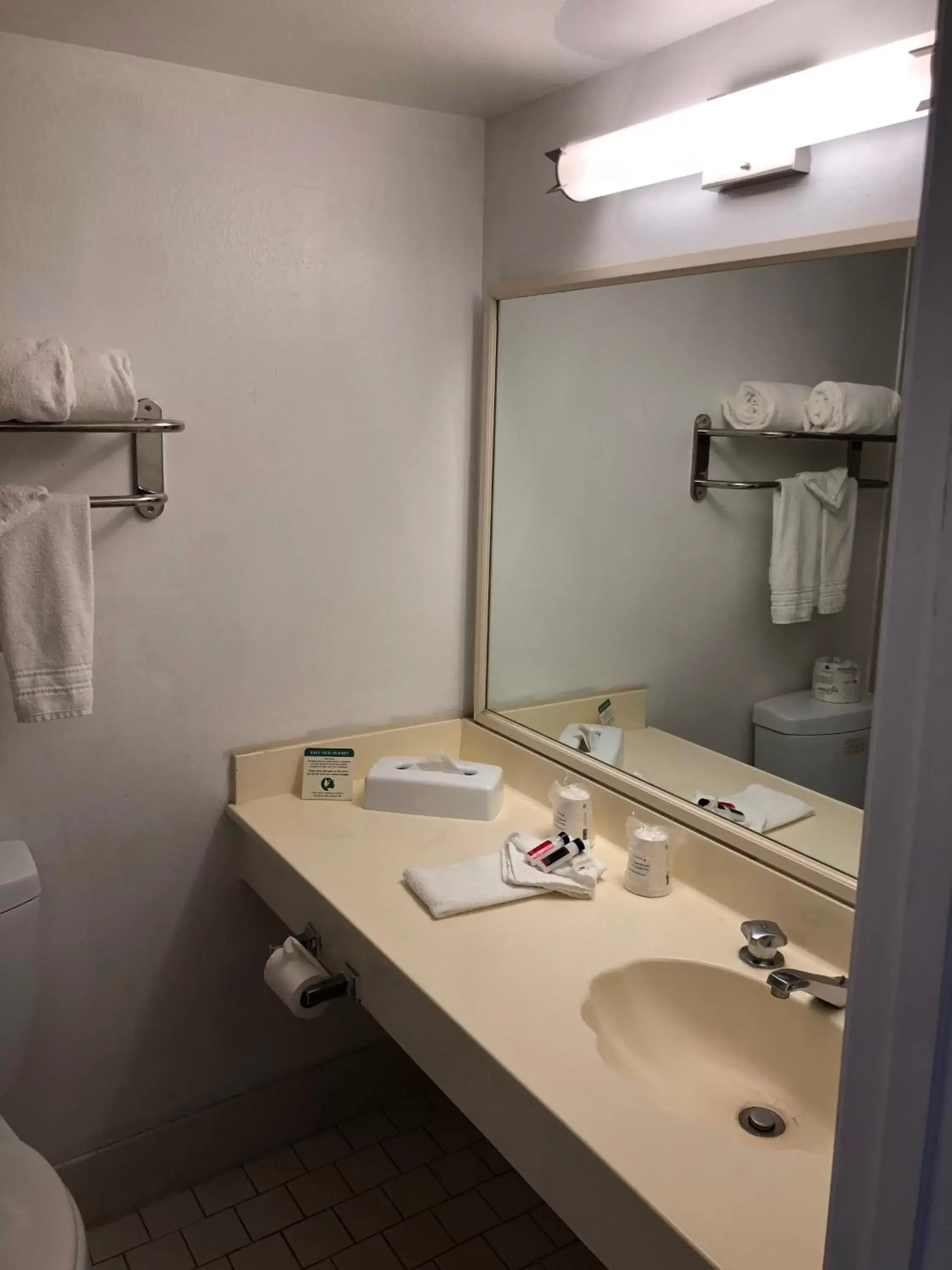 Toilet, Bathroom in Days Inn by Wyndham Camarillo - Ventura