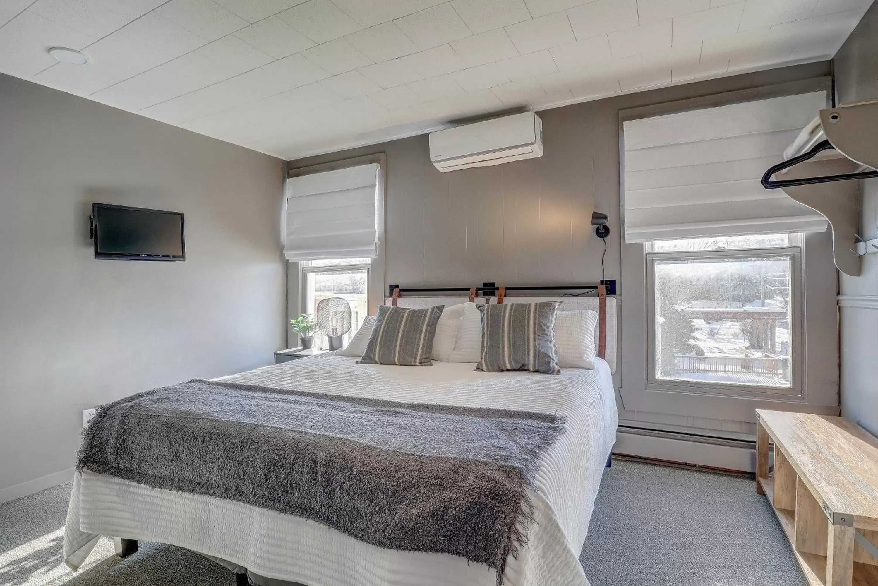 King Room in Auberge des Cantons King Room in Auberge des Cantons