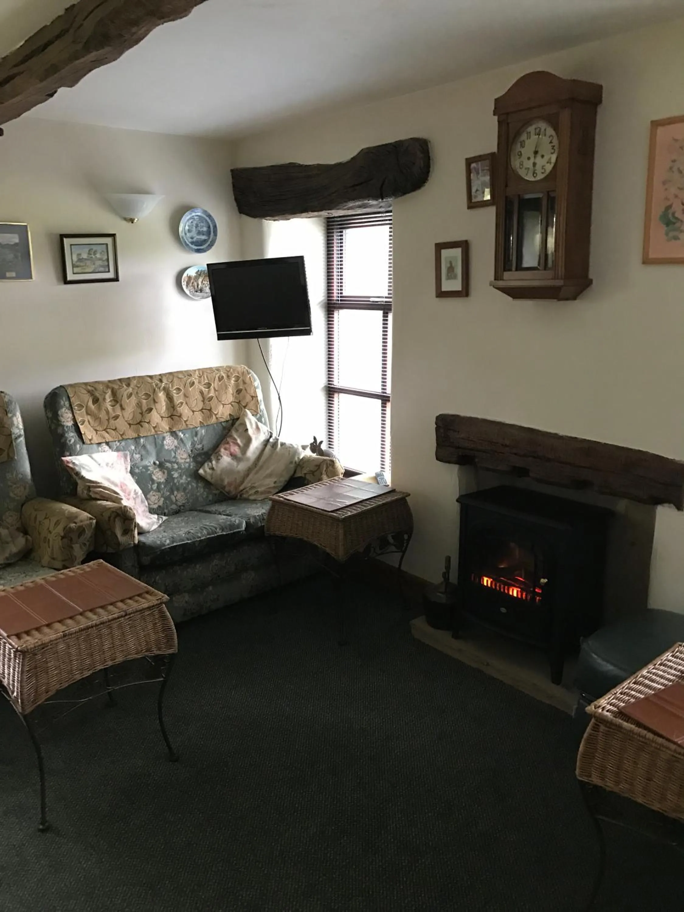 Communal lounge/ TV room in Middle Flass Lodge