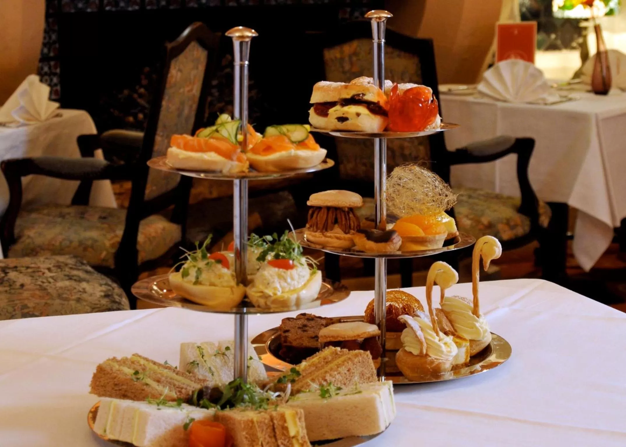 Food and drinks in Best Western PLUS Grim's Dyke Hotel