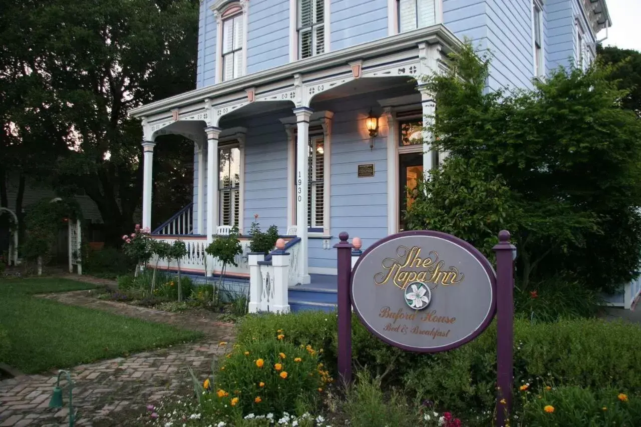 Property Building in The Napa Inn