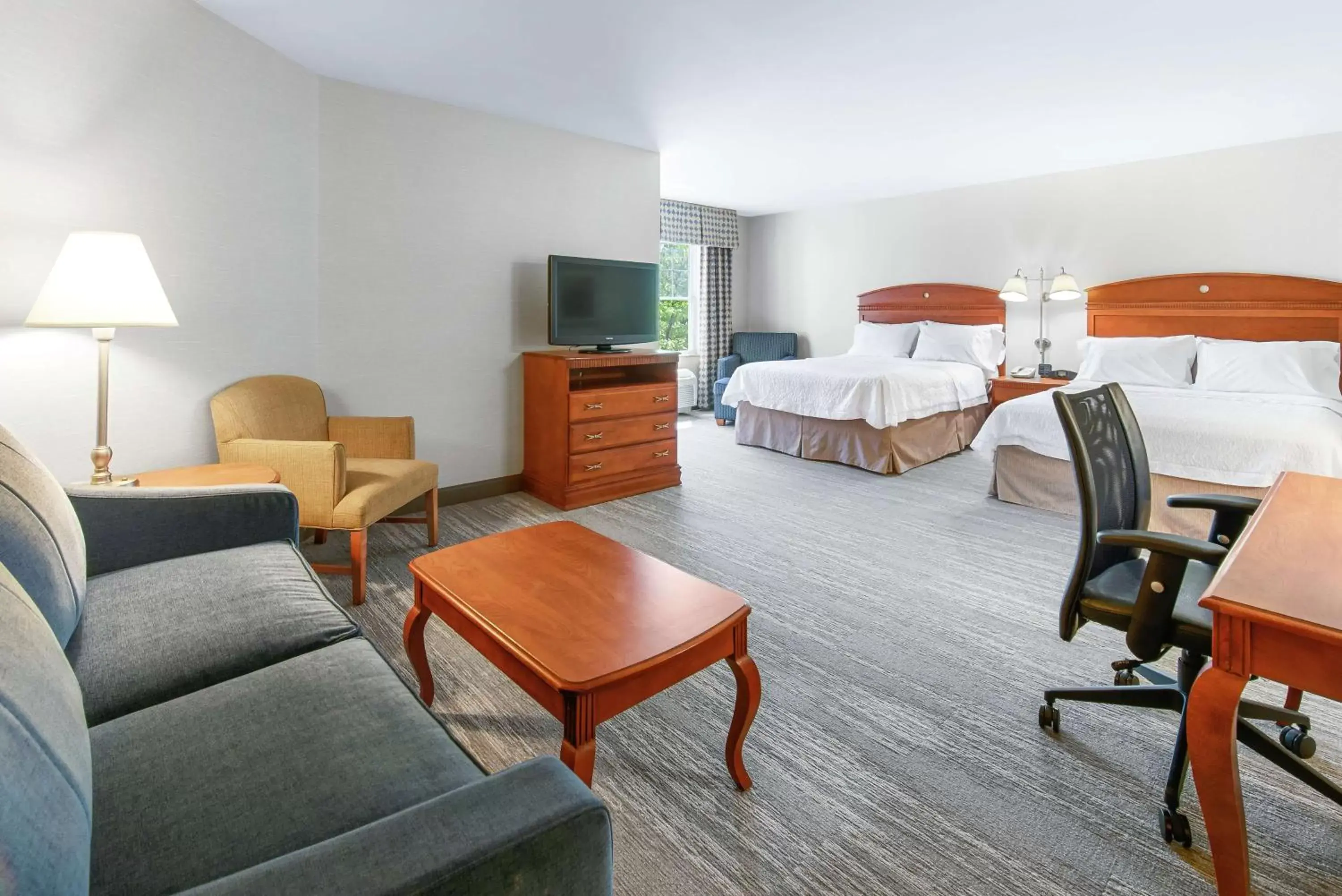 Bedroom, Seating Area in Hampton Inn & Suites North Conway