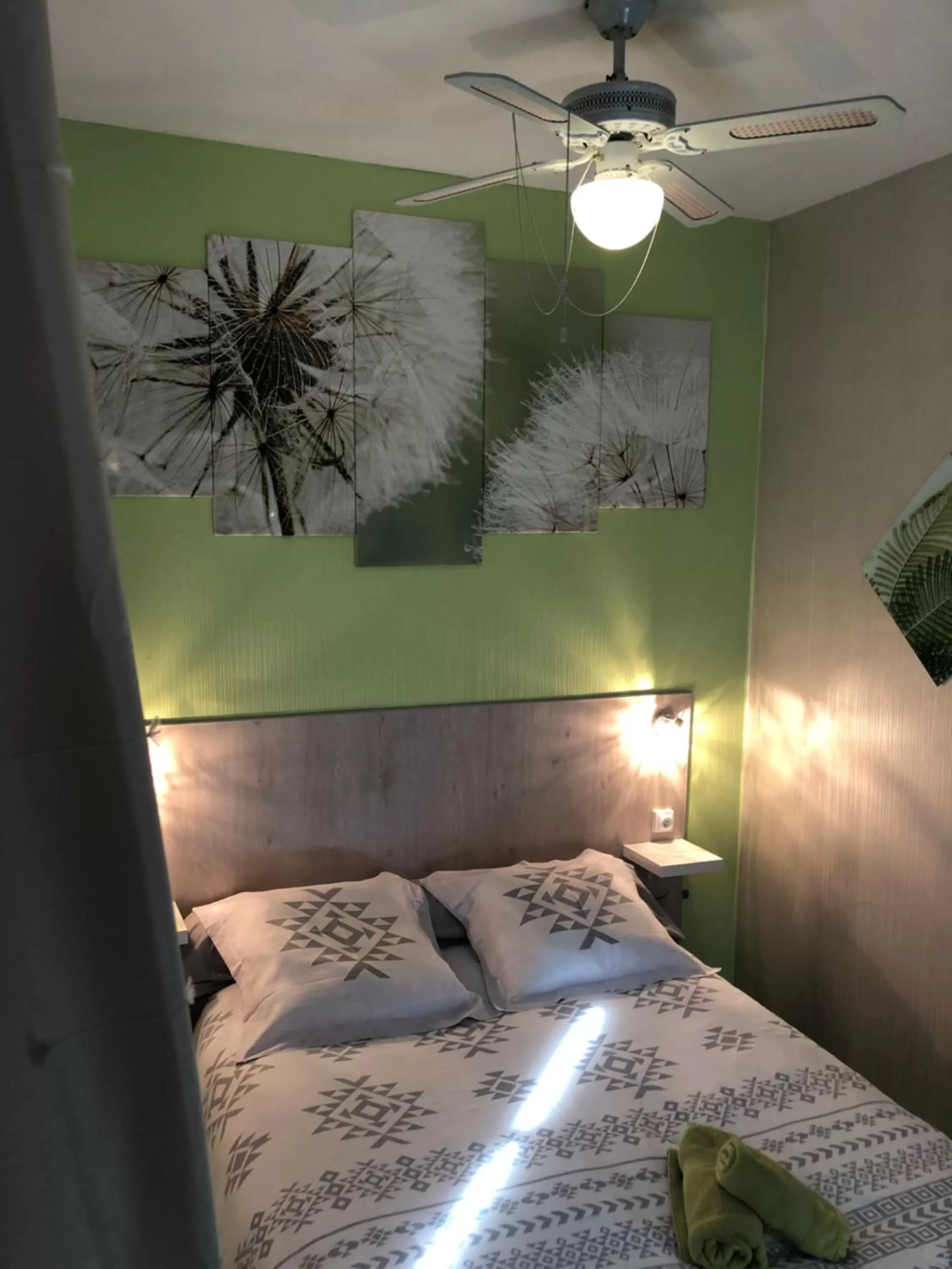 Bedroom, Bed in Hotel des Remparts