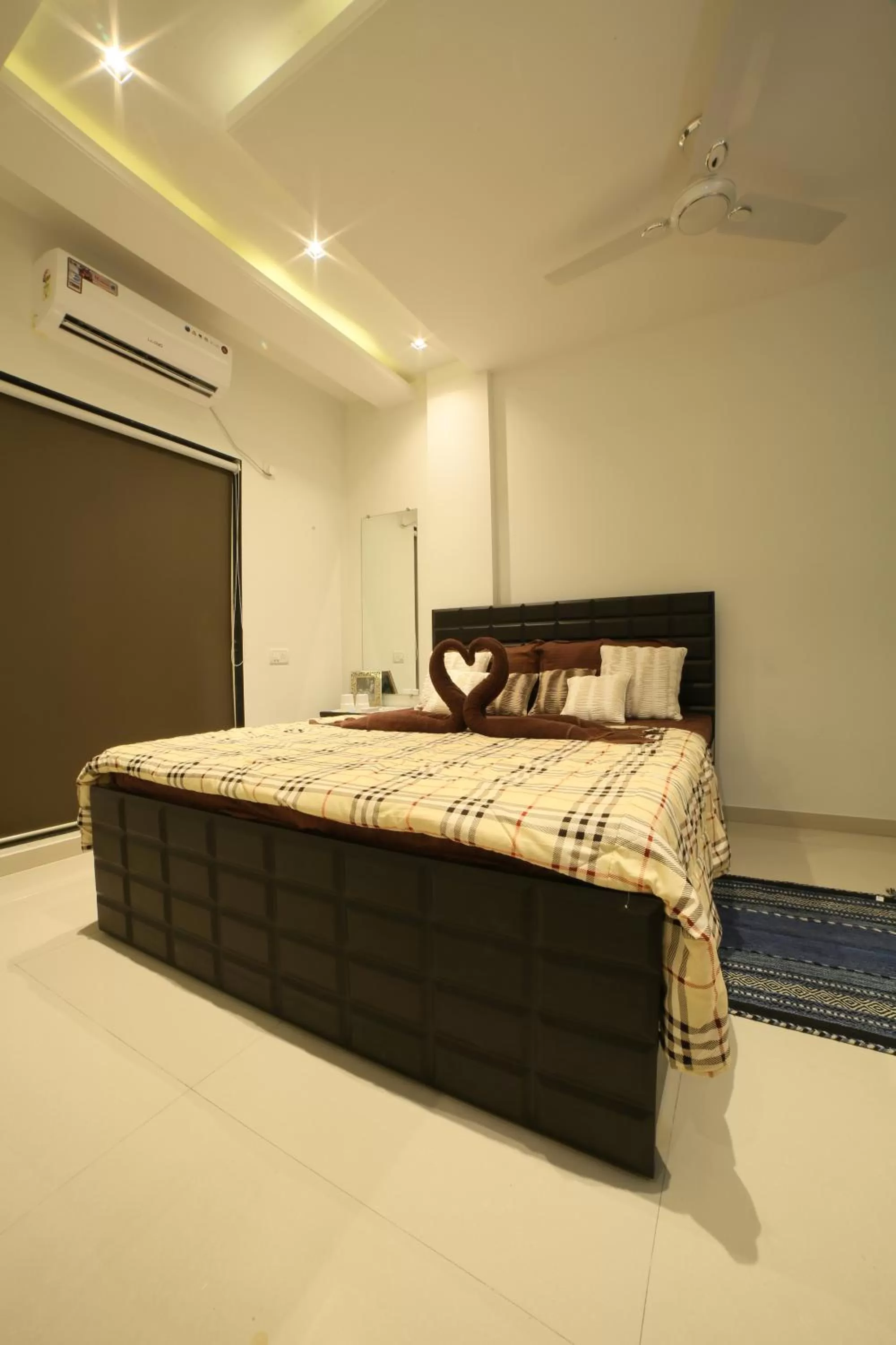 Bedroom, Bed in Acons Palm Beach