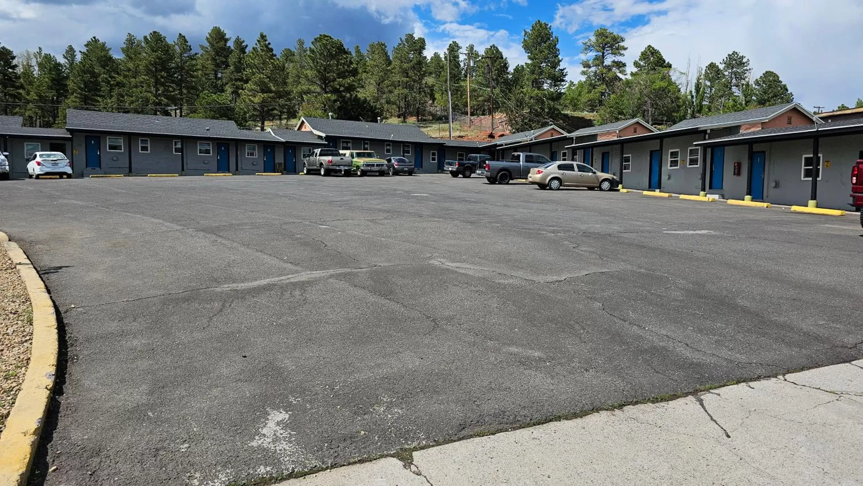 Property building in Travelers Inn Property building in Travelers Inn