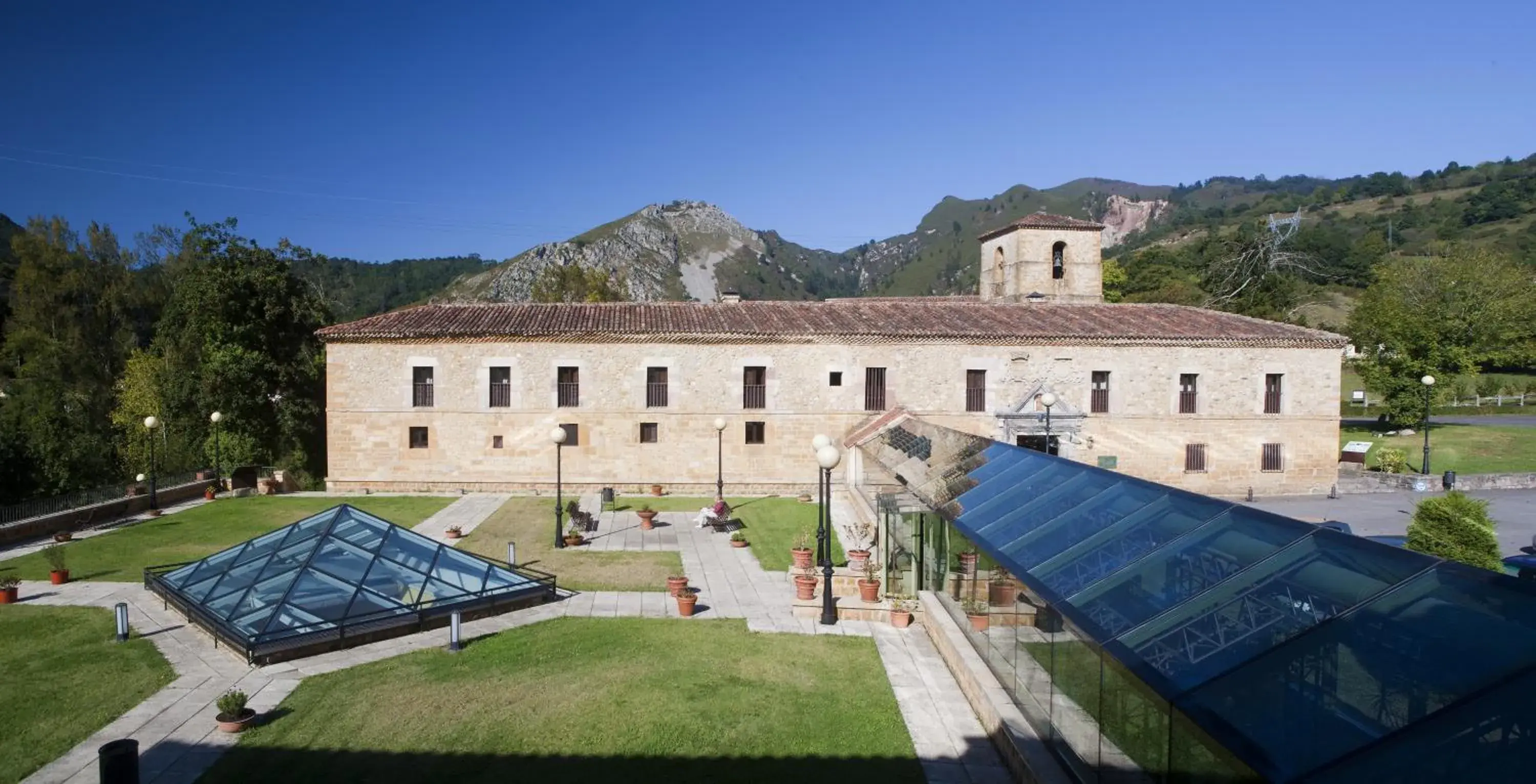 View (from property/room), Property Building in Parador de Cangas de Onís