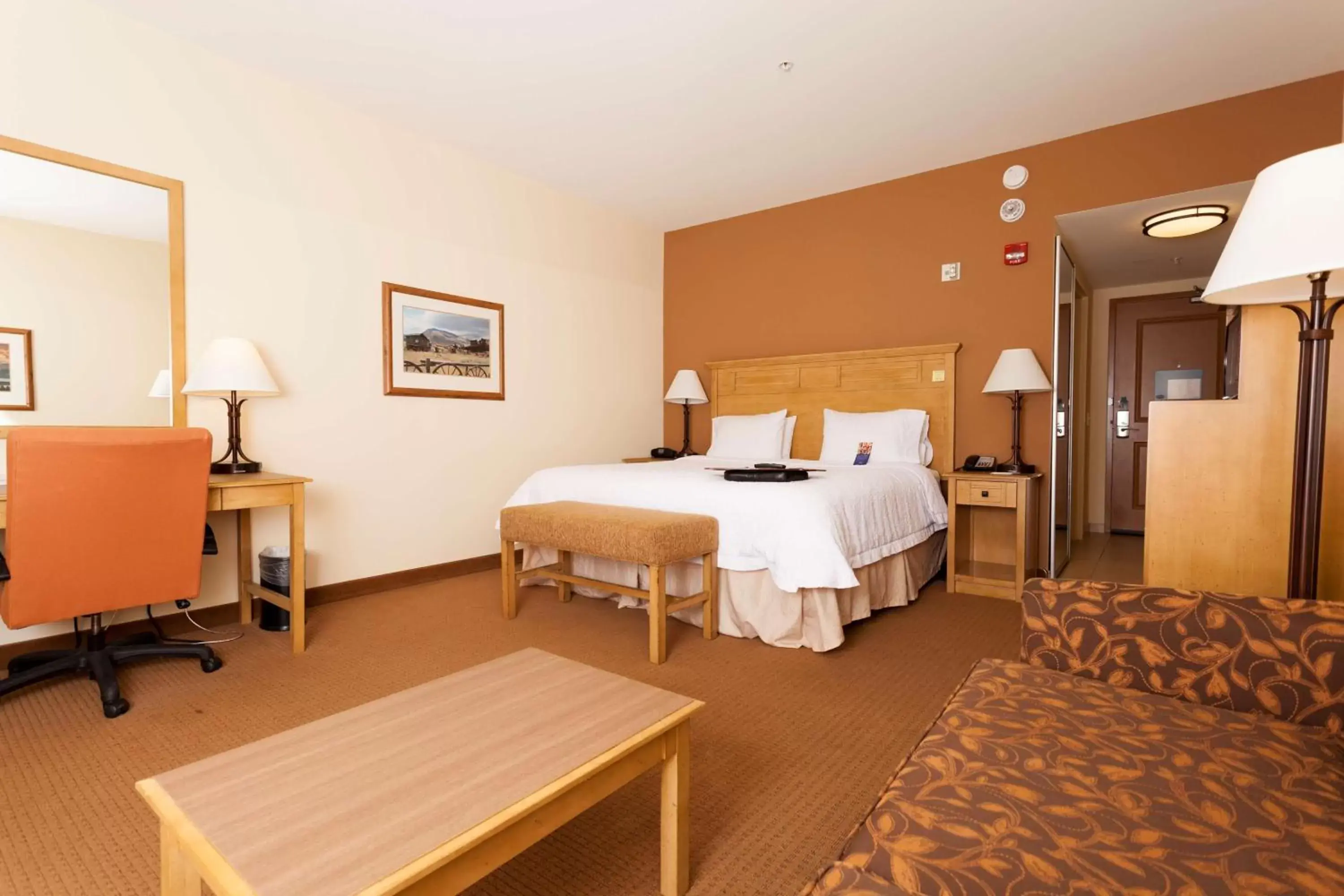 Bed in Hampton Inn & Suites Riverton
