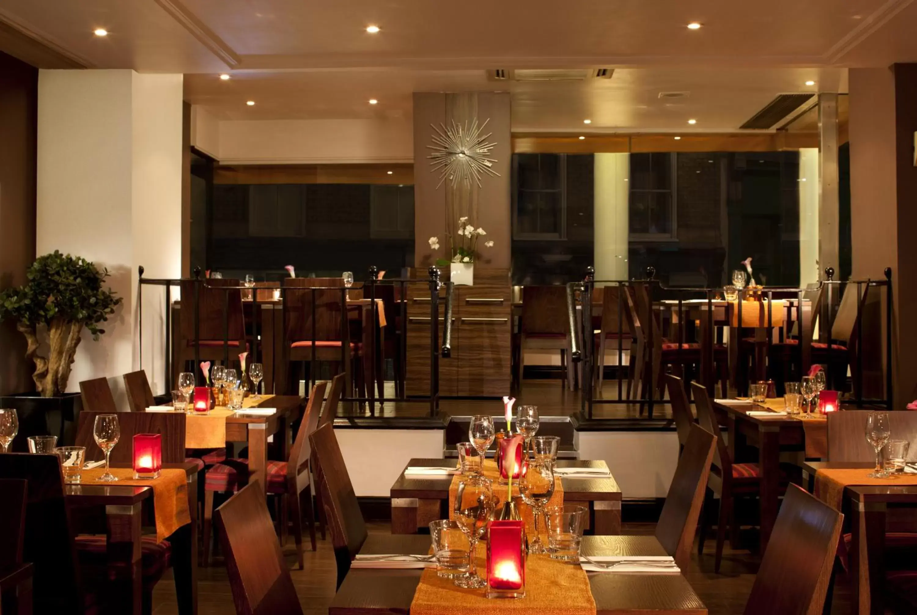 Restaurant/Places to Eat in Thistle Trafalgar Square