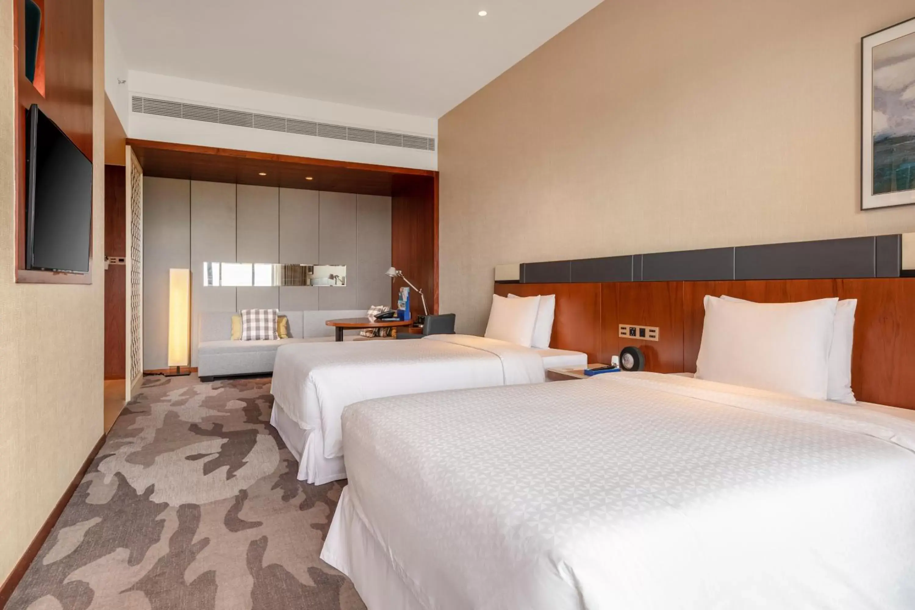 Photo of the whole room, Bed in Four Points by Sheraton Guangdong, Heshan