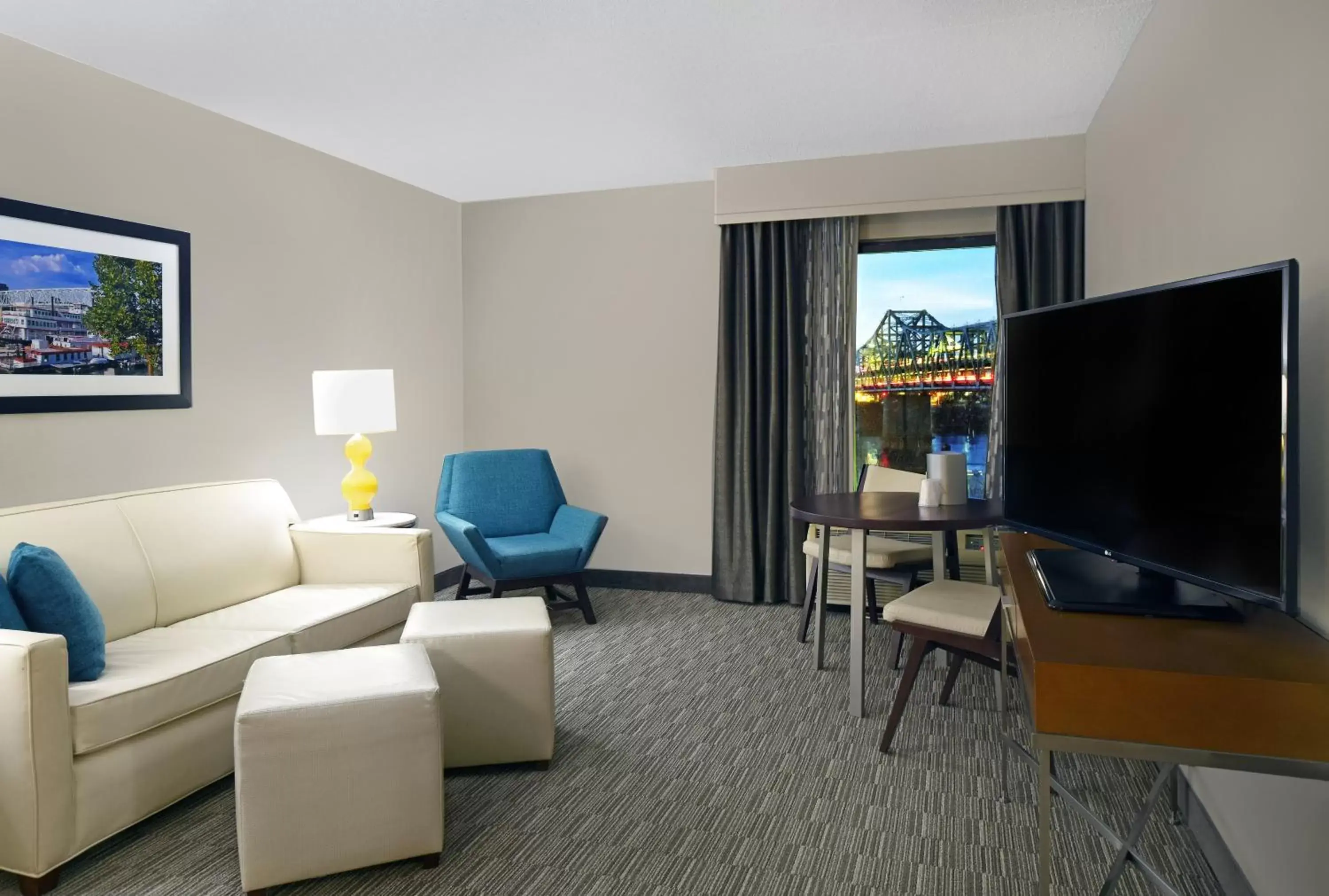 Bedroom, TV/Entertainment Center in Holiday Inn Express & Suites Cincinnati Riverfront, an IHG Hotel
