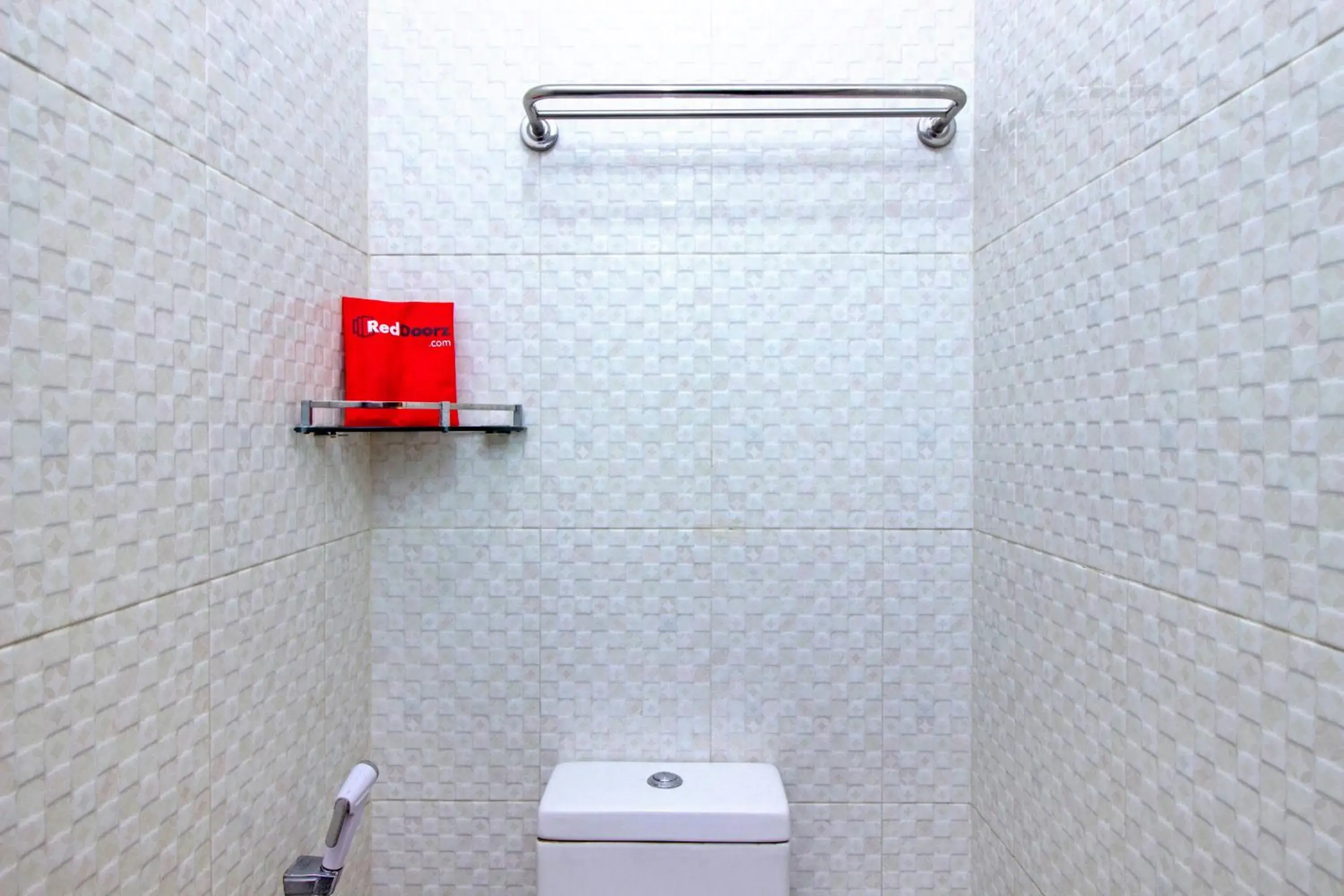 Bathroom in RedDoorz Syariah near BTC Fashion Mall