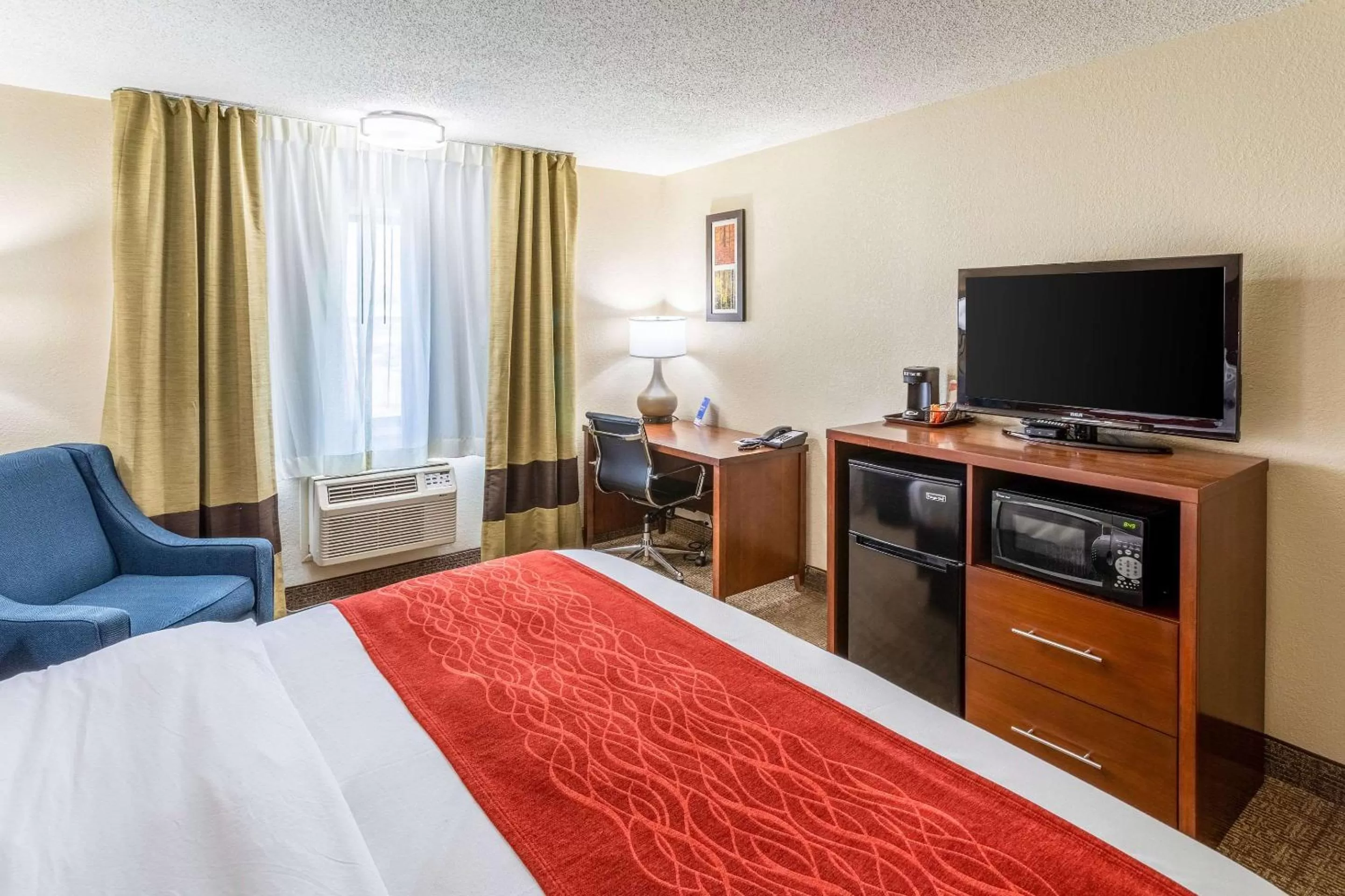 Photo of the whole room, Bed in Comfort Inn