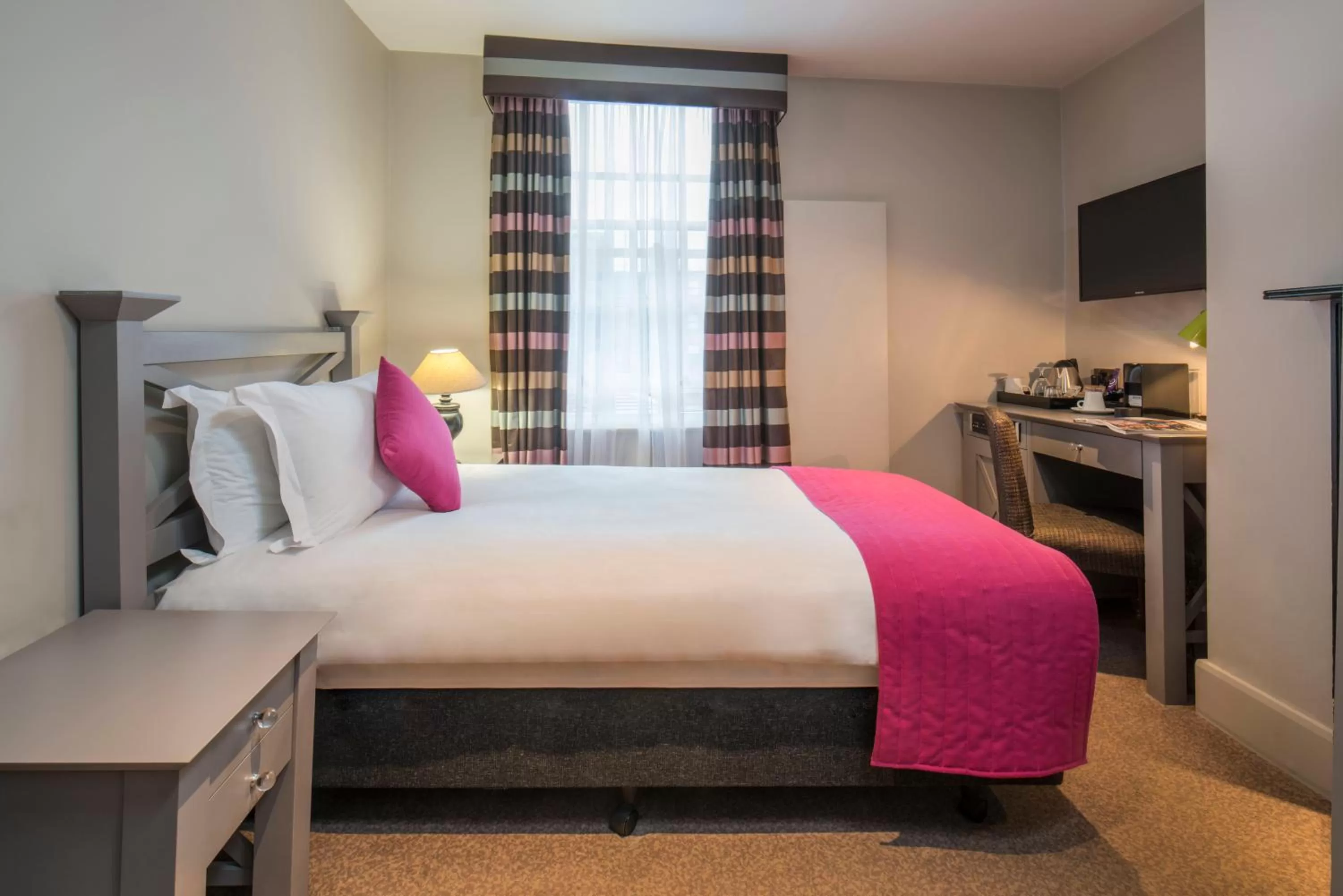 Bed in Vanbrugh House Hotel