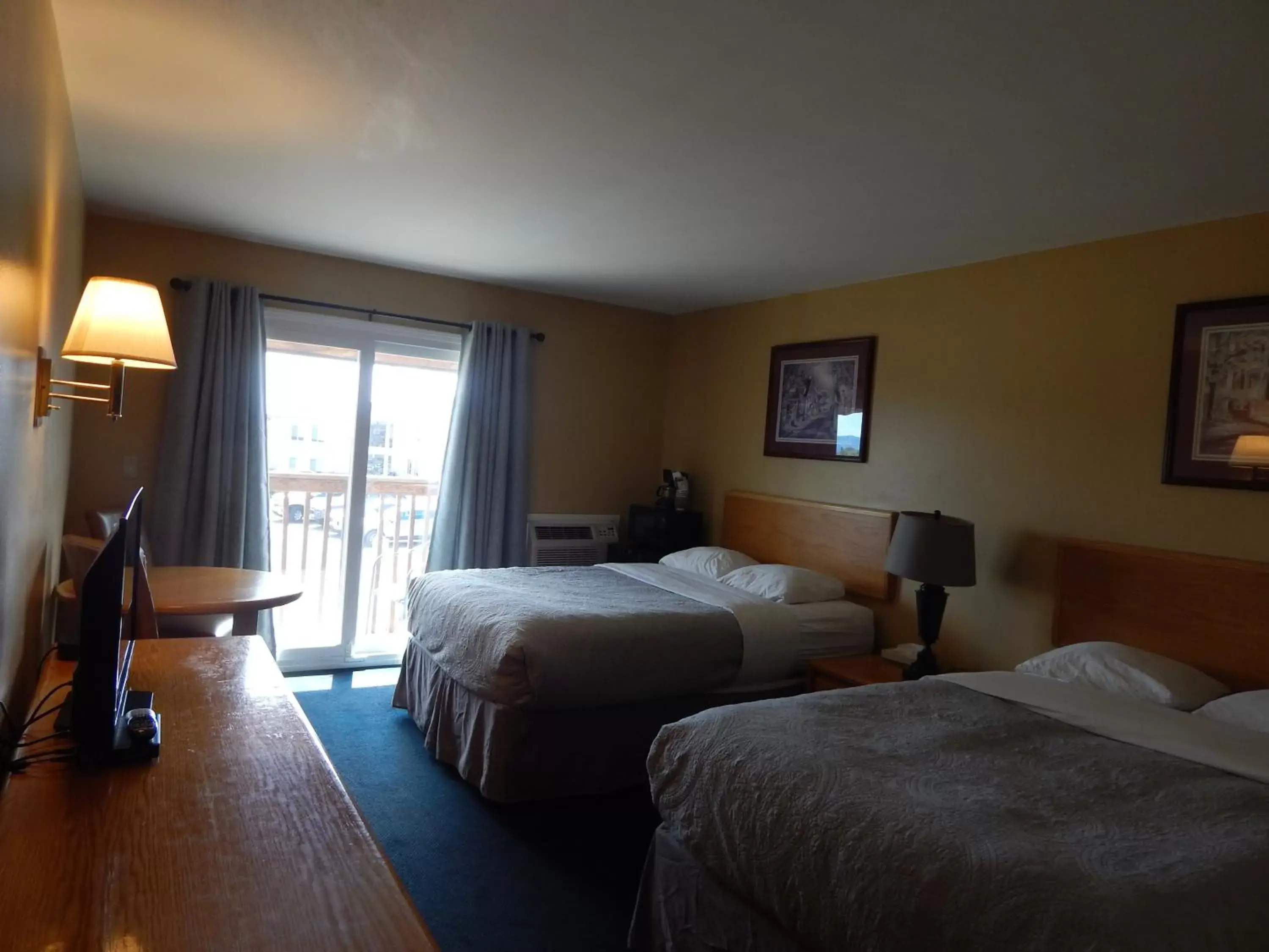 Bedroom, Bed in Alpine Inn