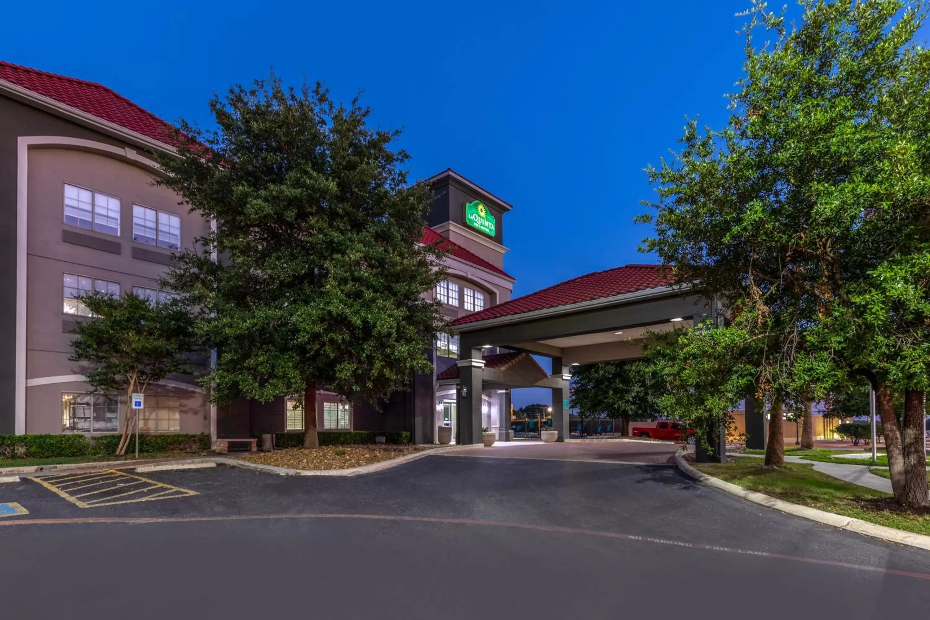 Property building in La Quinta by Wyndham New Braunfels Property building in La Quinta by Wyndham New Braunfels