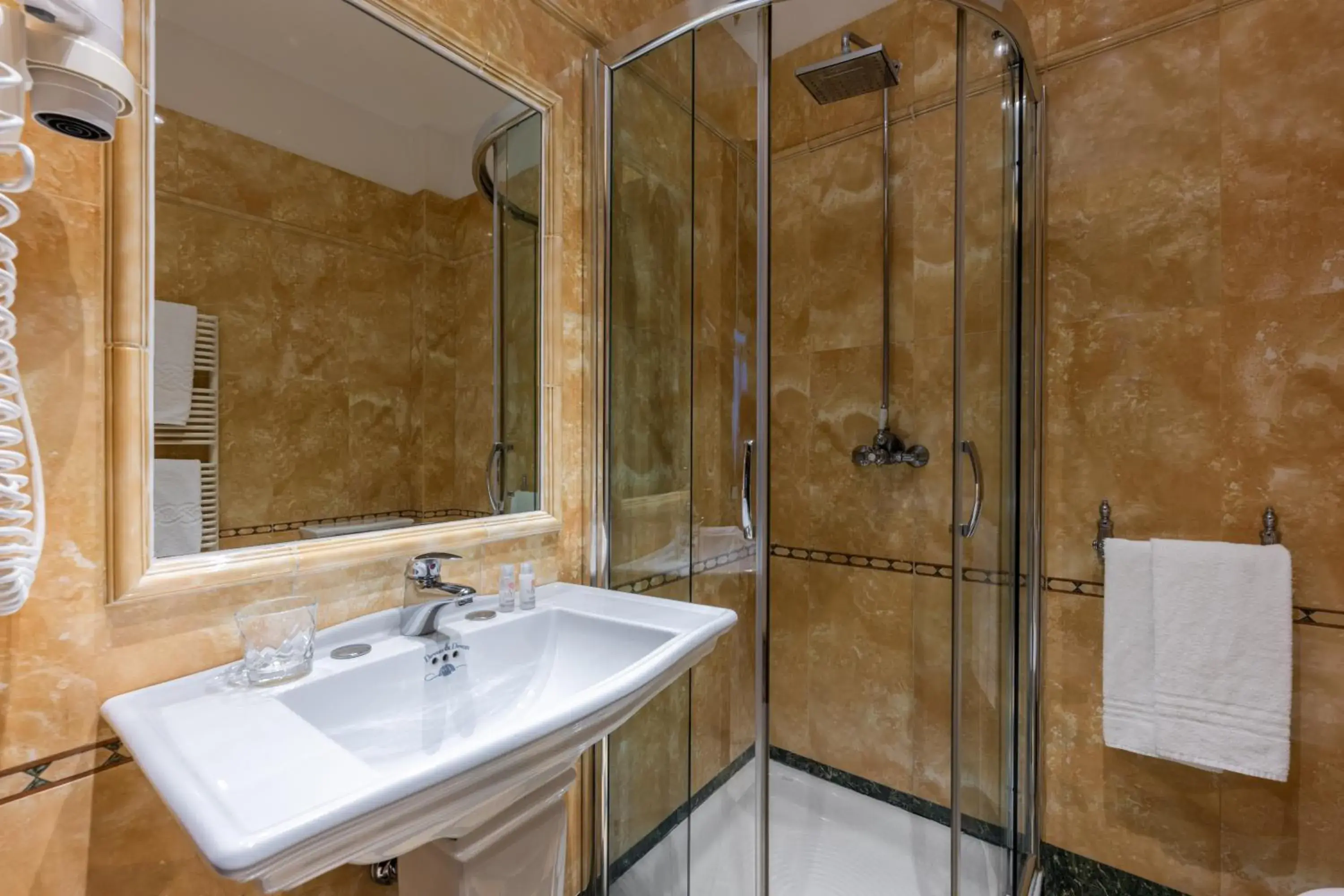Shower, Bathroom in Ca' Del Nobile