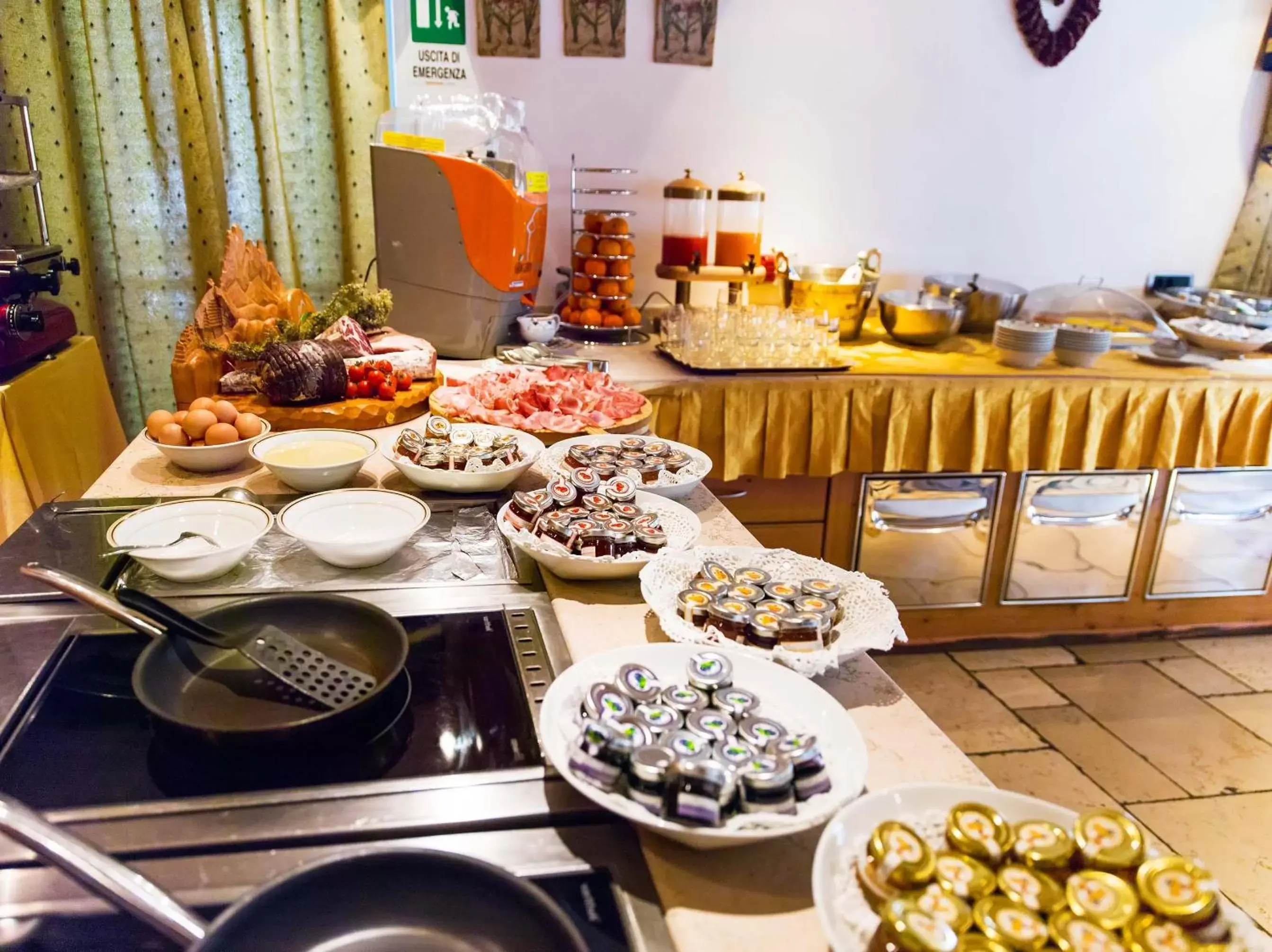 Restaurant/places to eat, Food in Leading Relax Hotel Maria