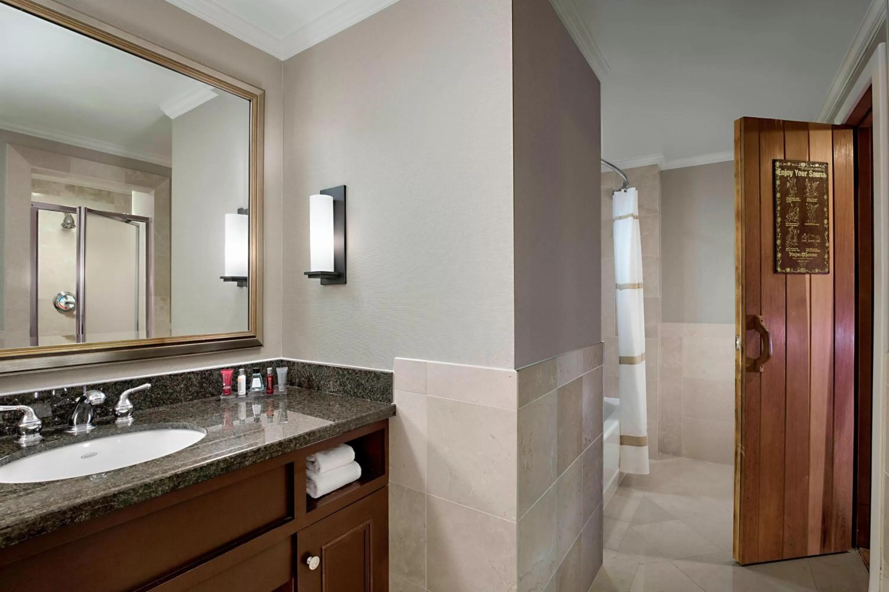 Bathroom in Houston Marriott Westchase