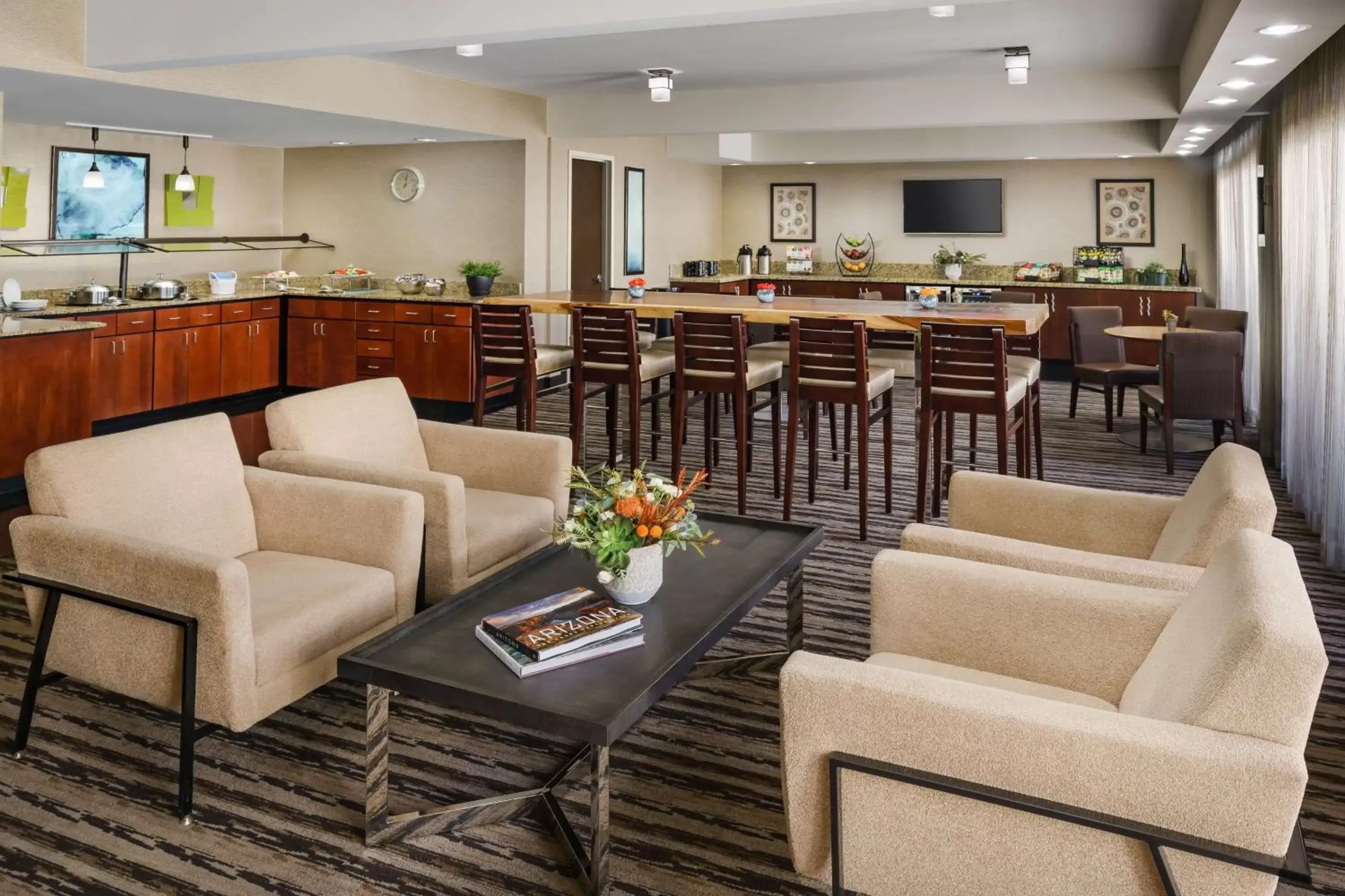 Property building, Restaurant/Places to Eat in Hilton Phoenix Airport