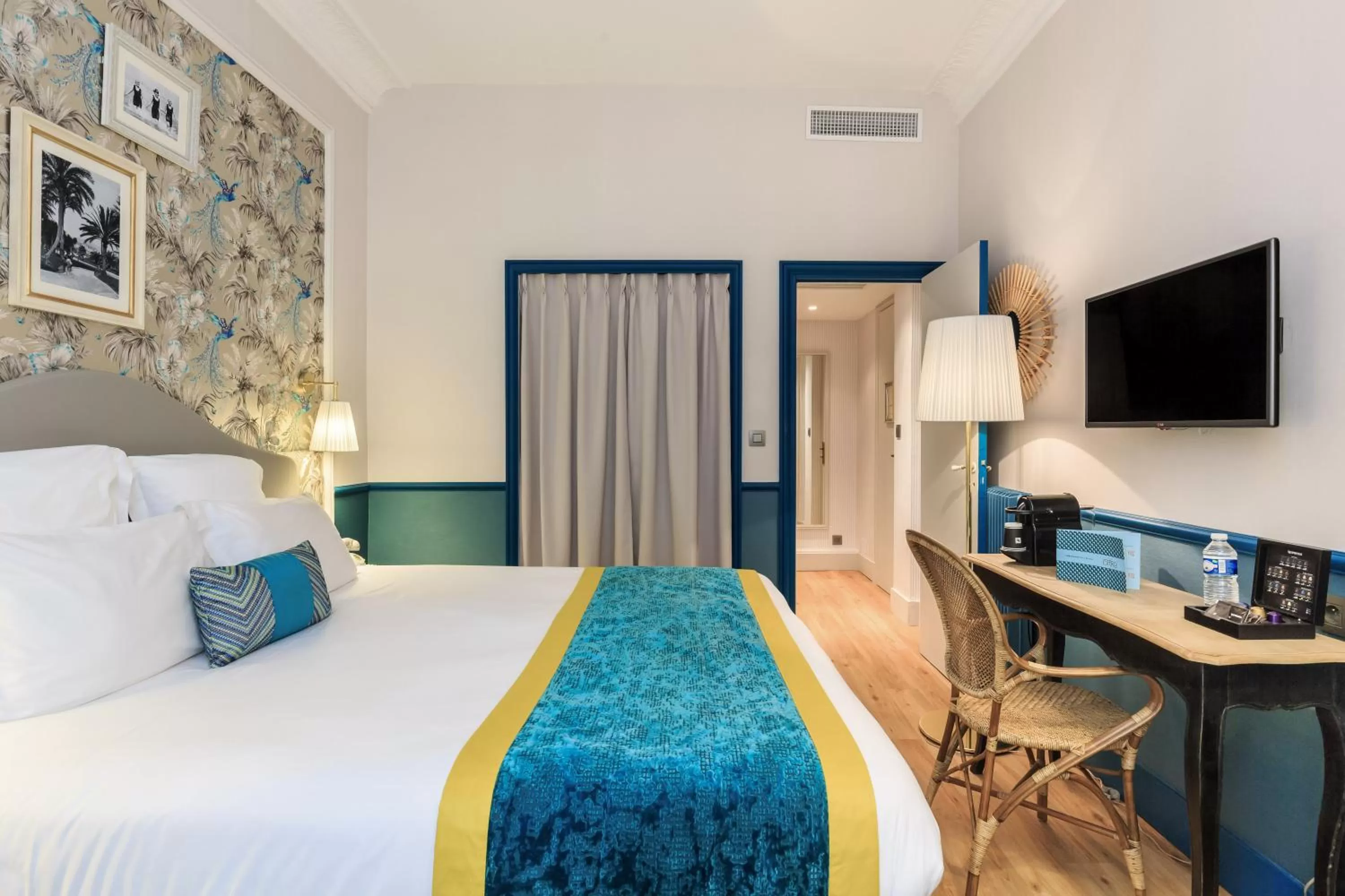 Bed in Villa Otero by Happyculture