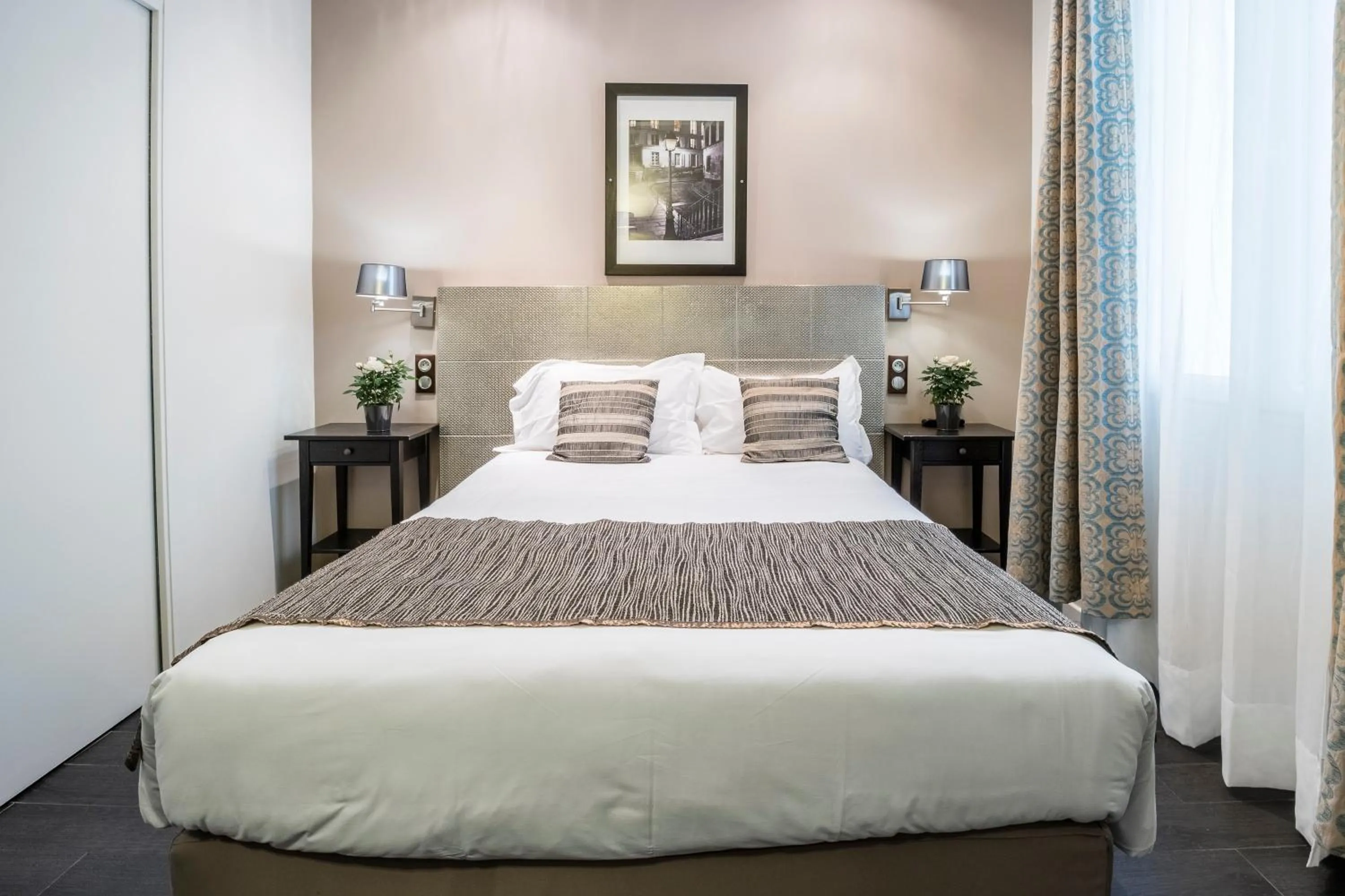 Photo of the whole room, Bed in Hotel Chabrol Opera