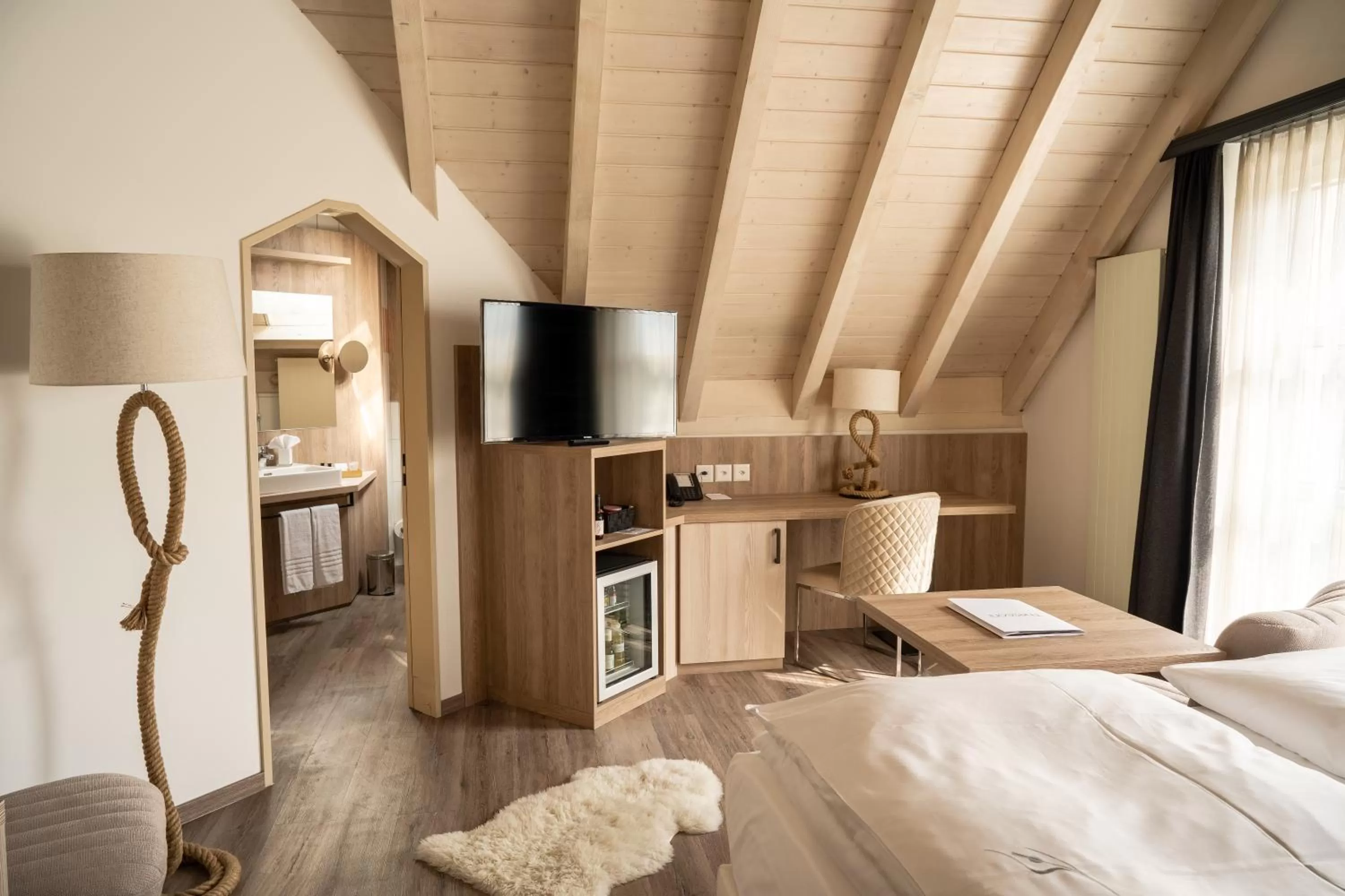 Photo of the whole room, Bed in Boutiquehotel Thessoni Classic & Self service Residence Home Zürich