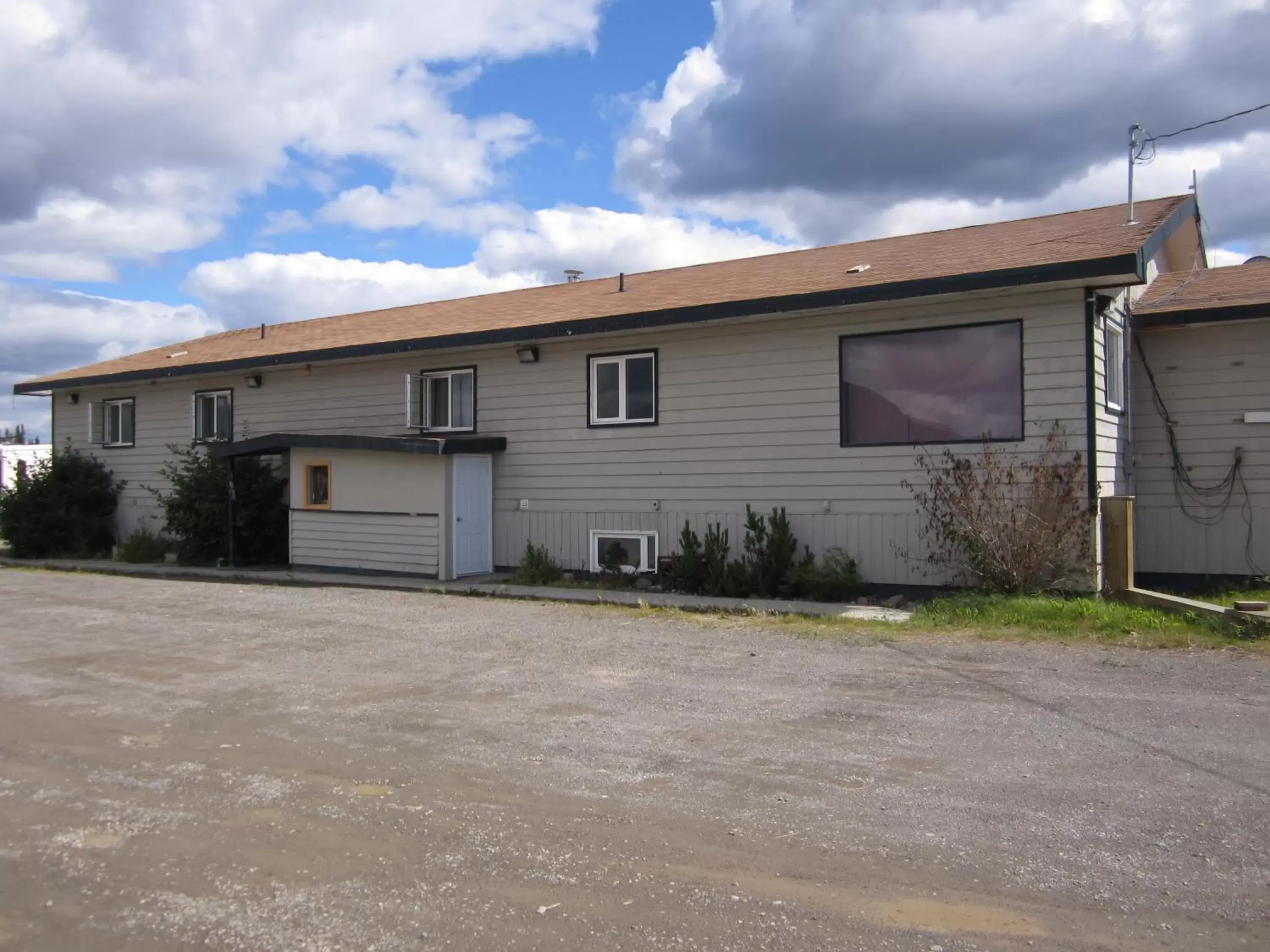 Facade/entrance, Property Building in Nisutlin Trading Post Motel