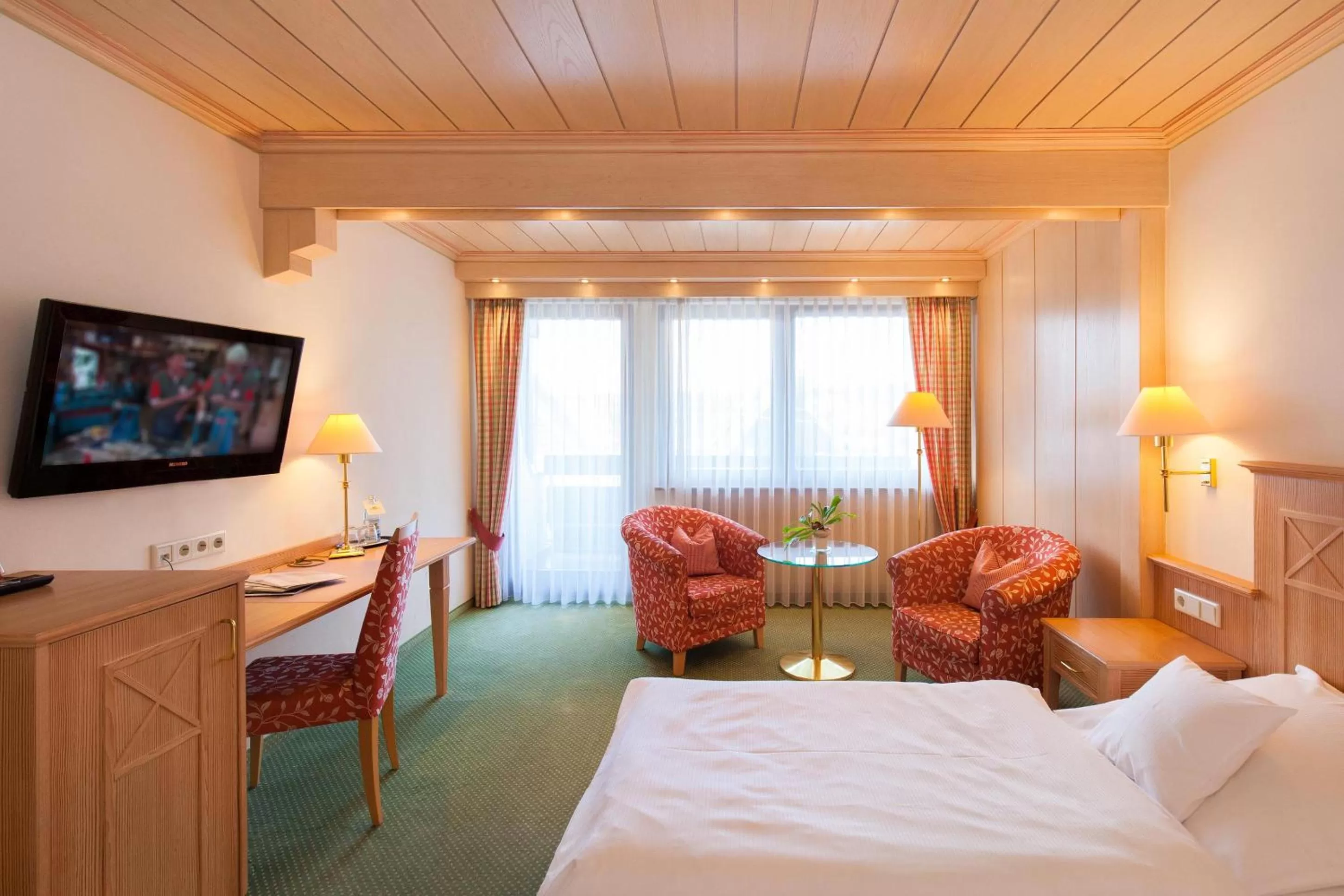 TV and multimedia, Bed in Landgasthof Hotel Hirsch