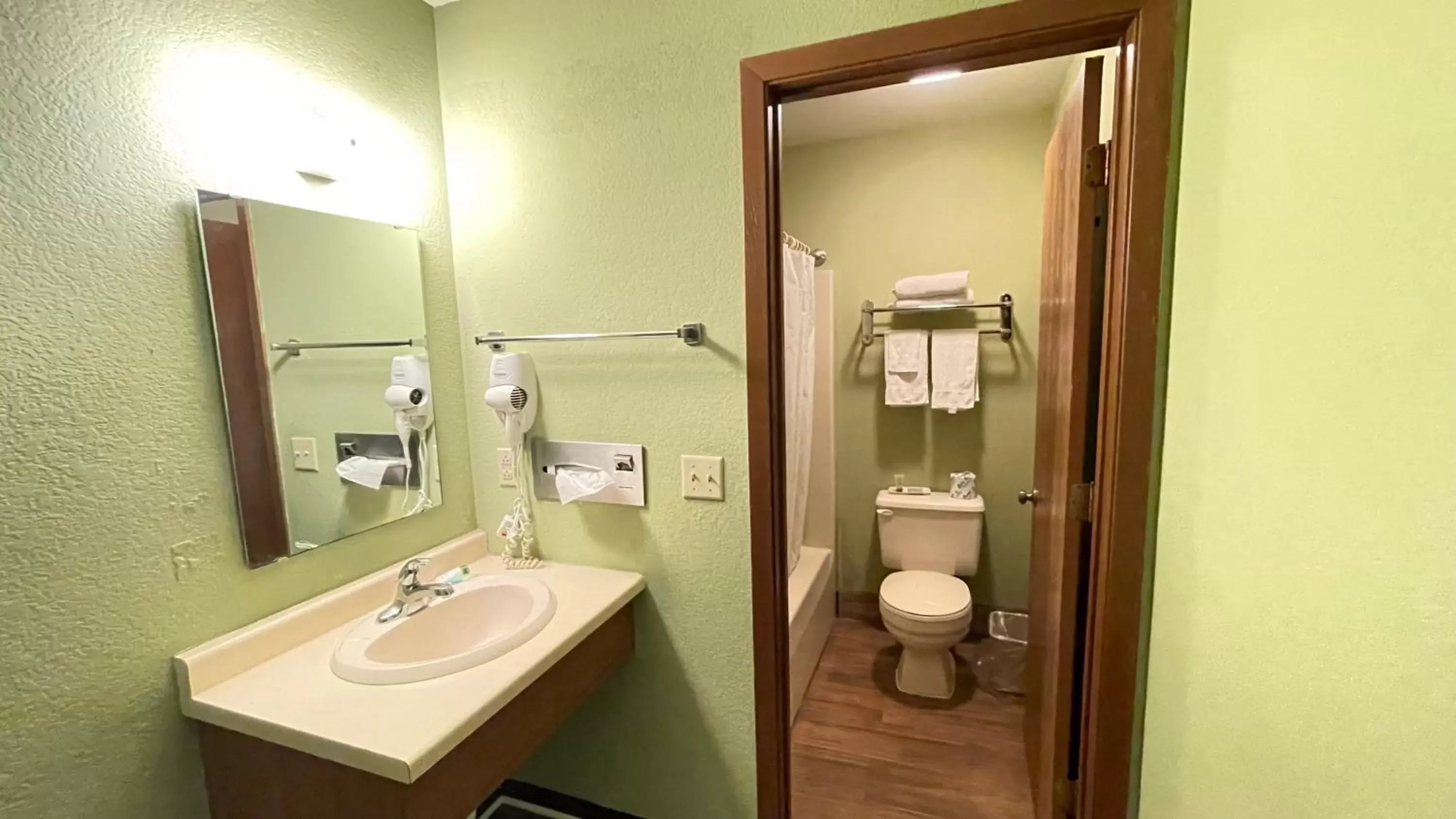 Bathroom in Harbor Lights Lodge