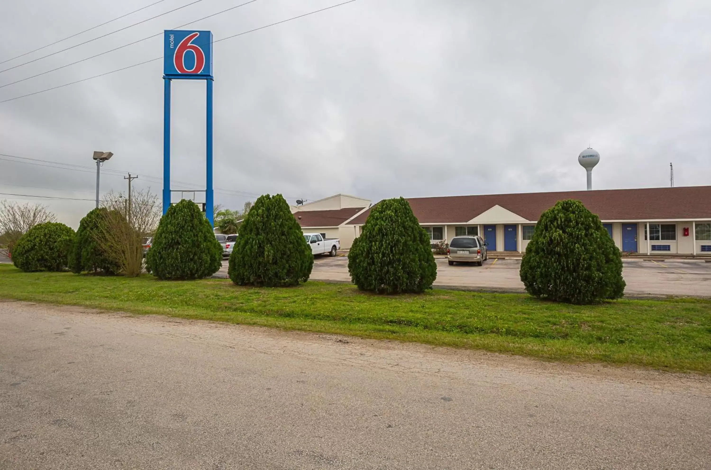 Property Building in Motel 6-Madisonville, TX