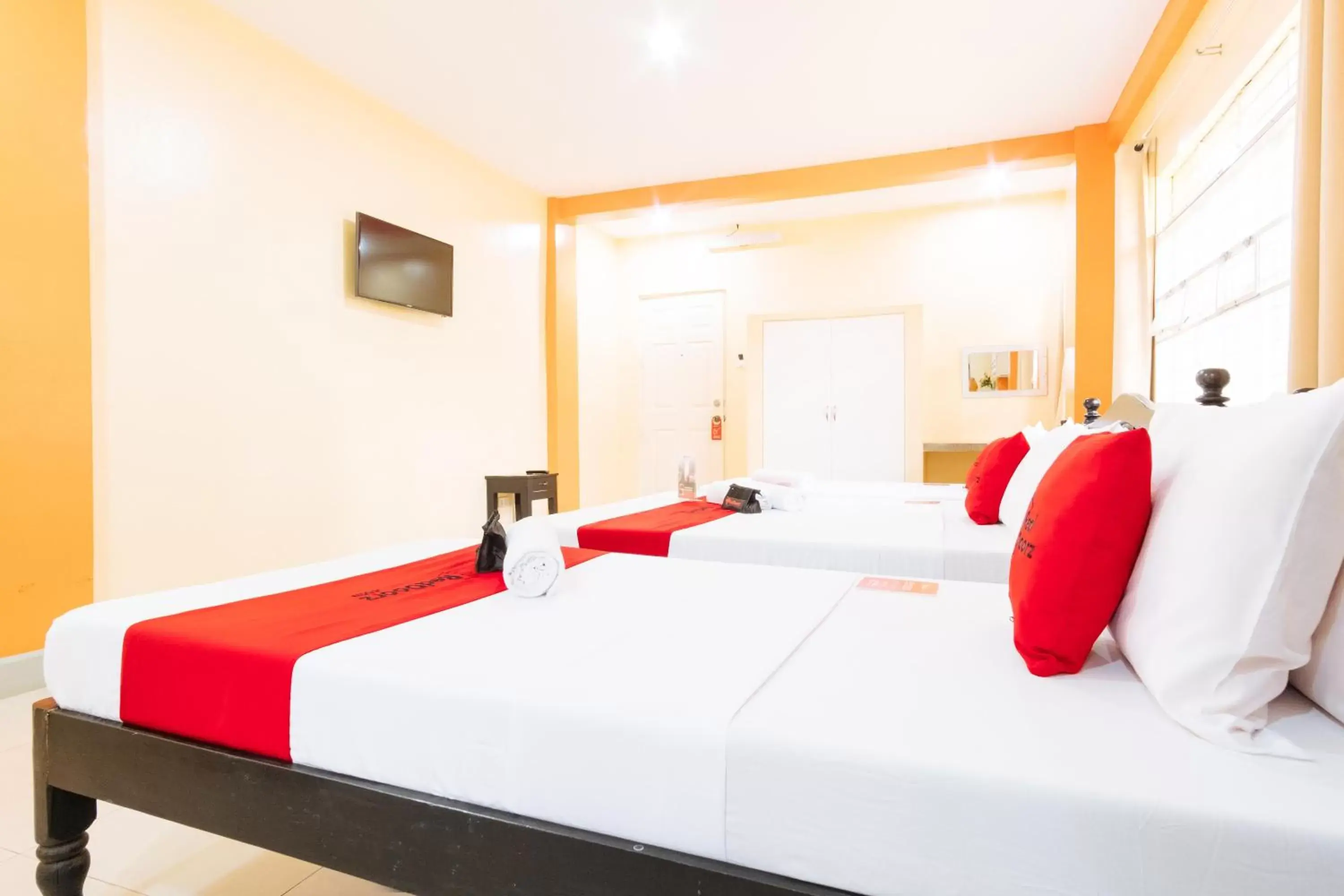 Bed in RedDoorz Premium @ Gabinete Road Palawan