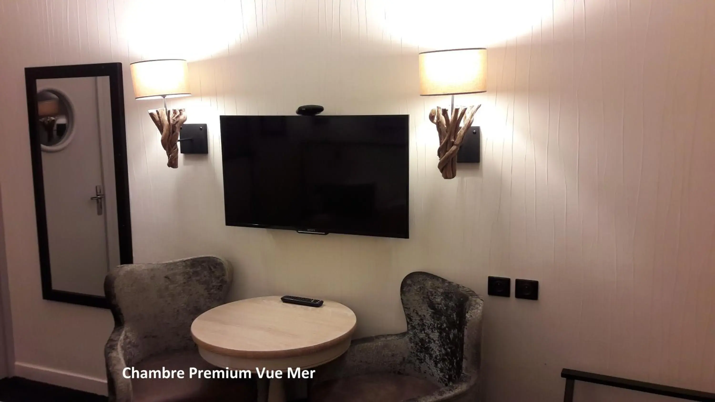 TV and multimedia, TV/Entertainment Center in Hotel les Brises