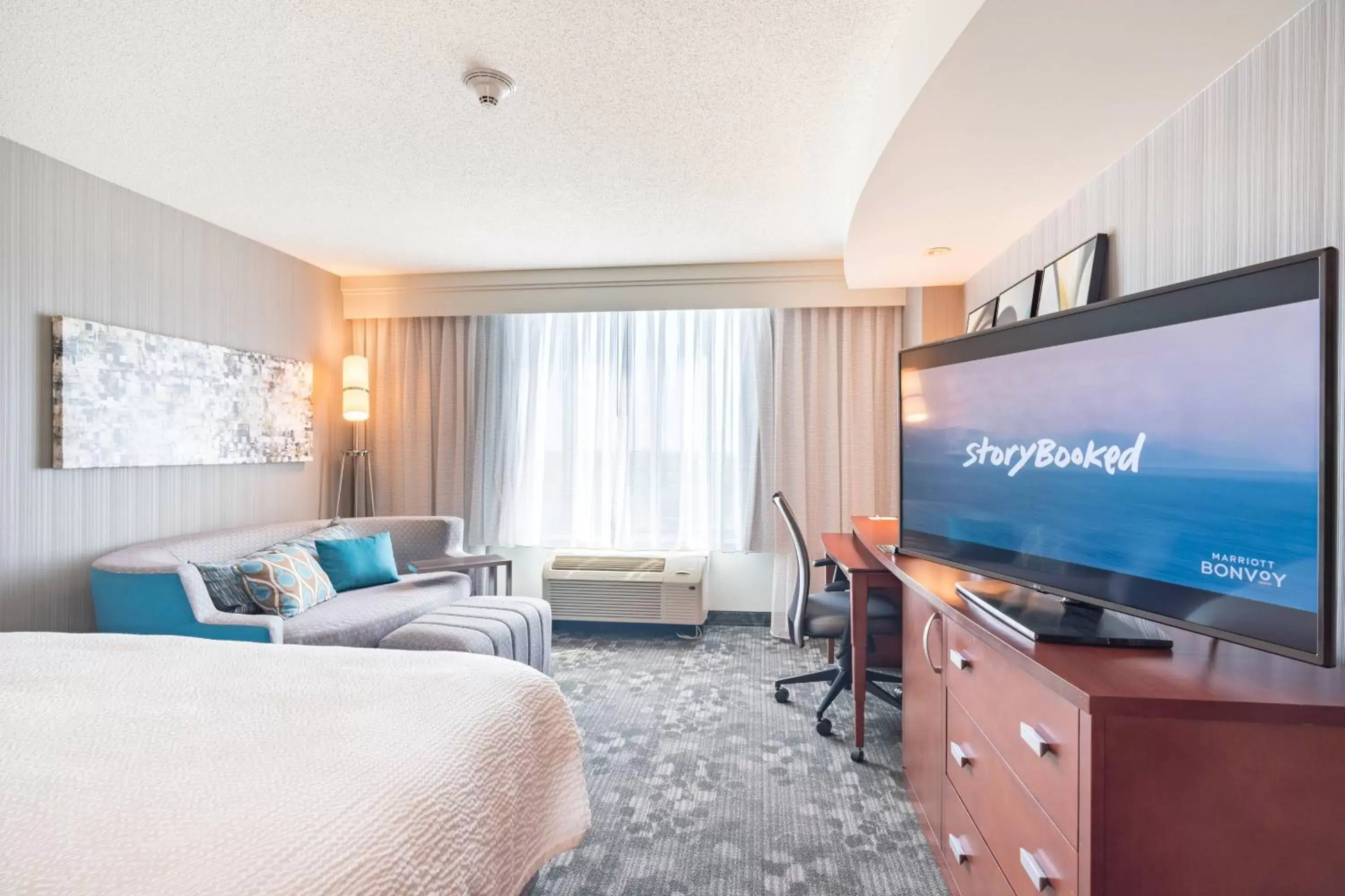 Photo of the whole room, TV/Entertainment Center in Courtyard by Marriott Silver Spring Downtown