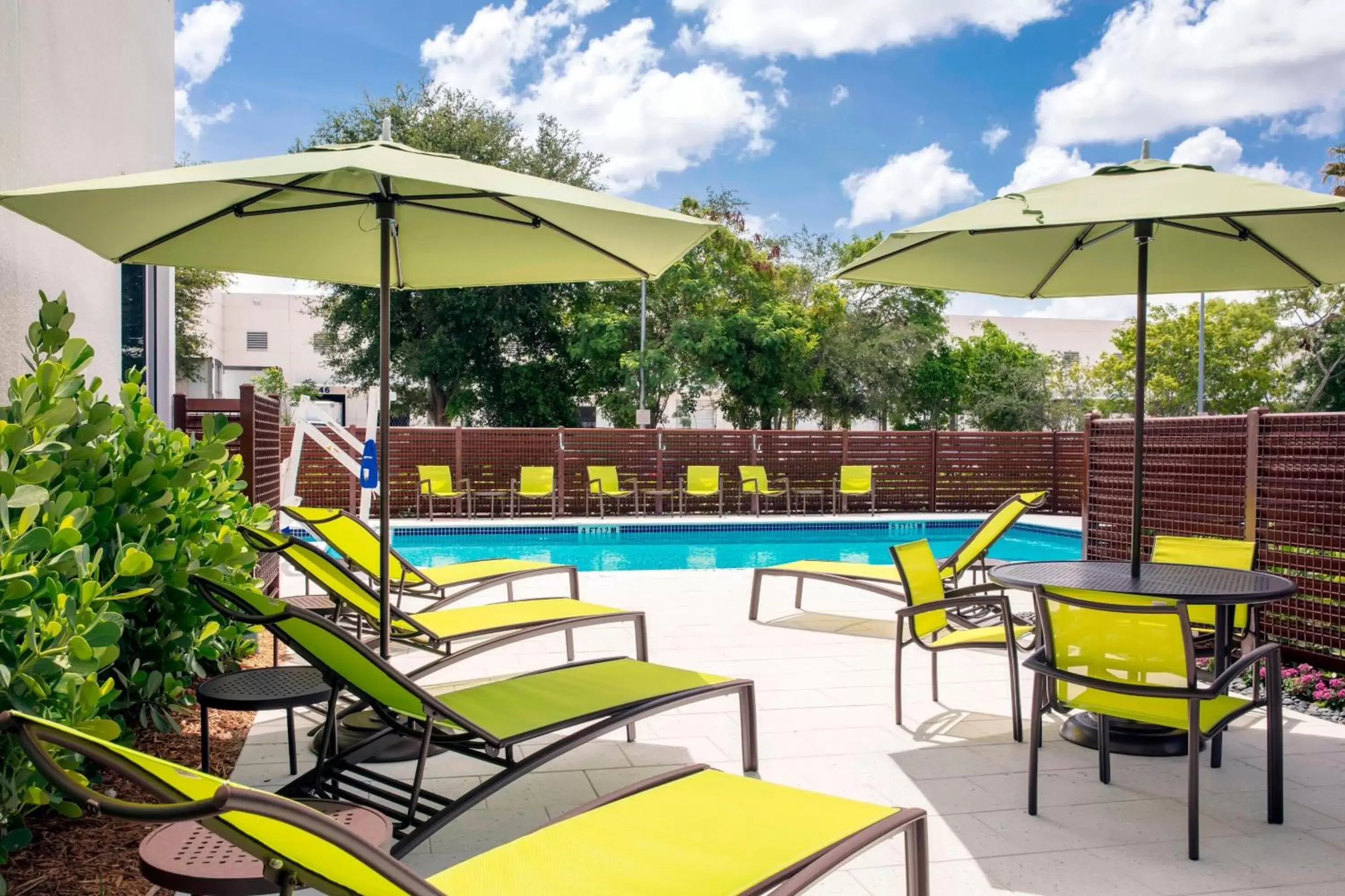 Swimming Pool in SpringHill Suites by Marriott Miami Doral
