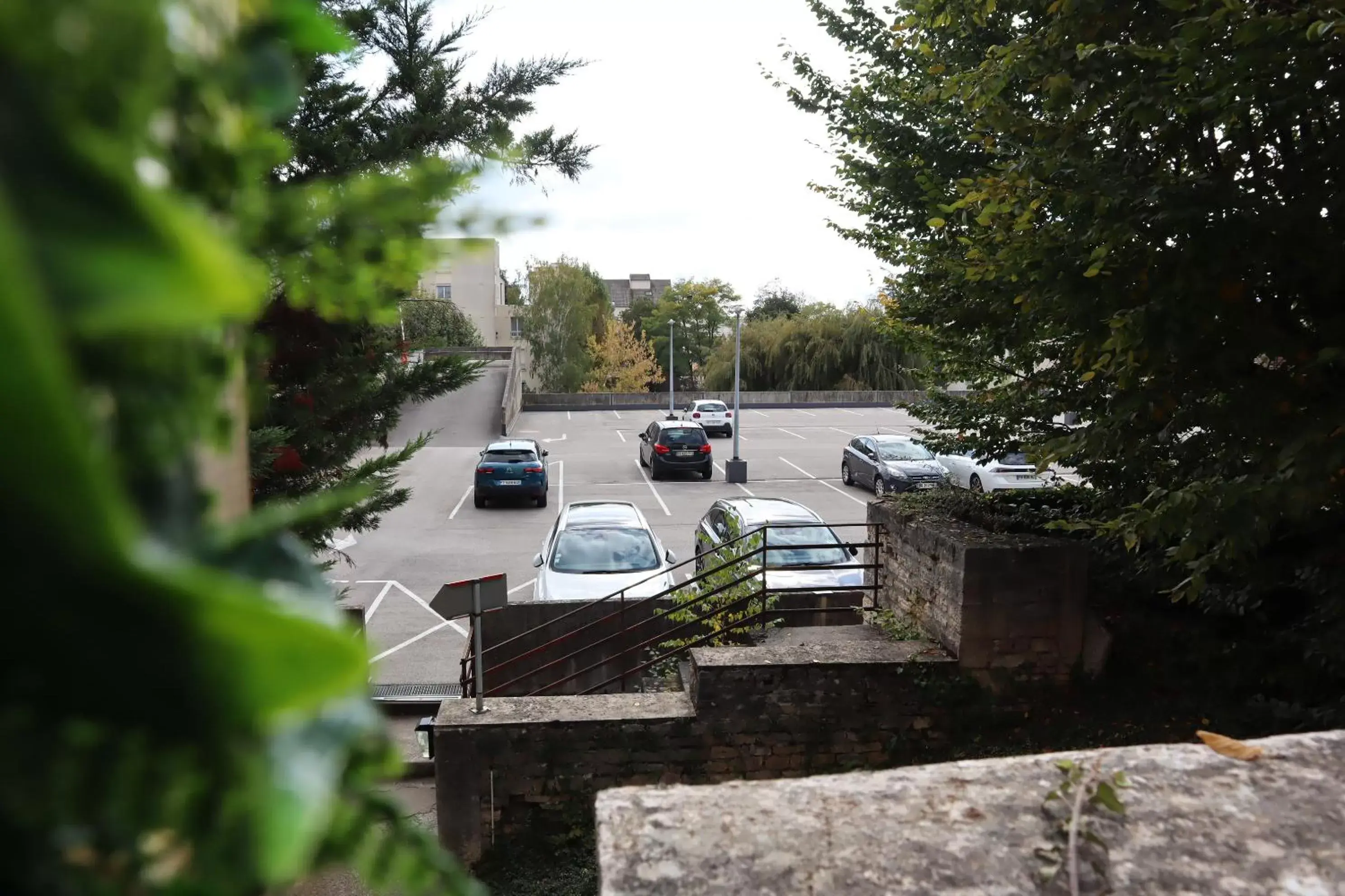 Parking in ibis Dijon Gare