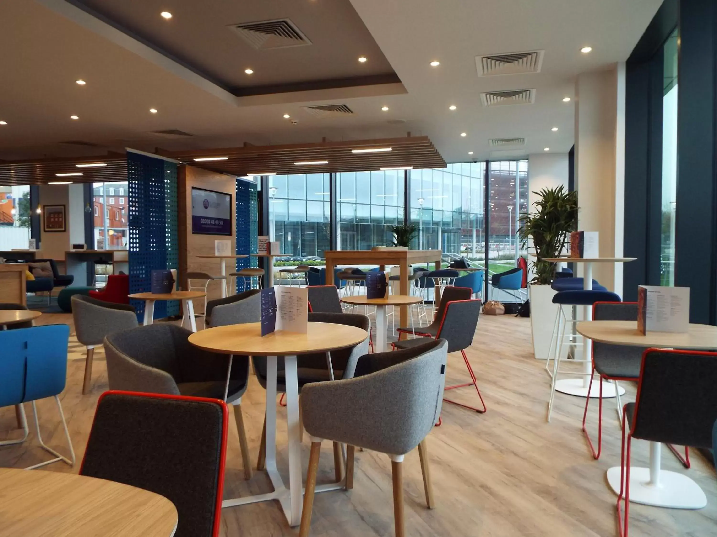 Lounge or bar, Lounge/Bar in Holiday Inn Express - Stockport, an IHG Hotel