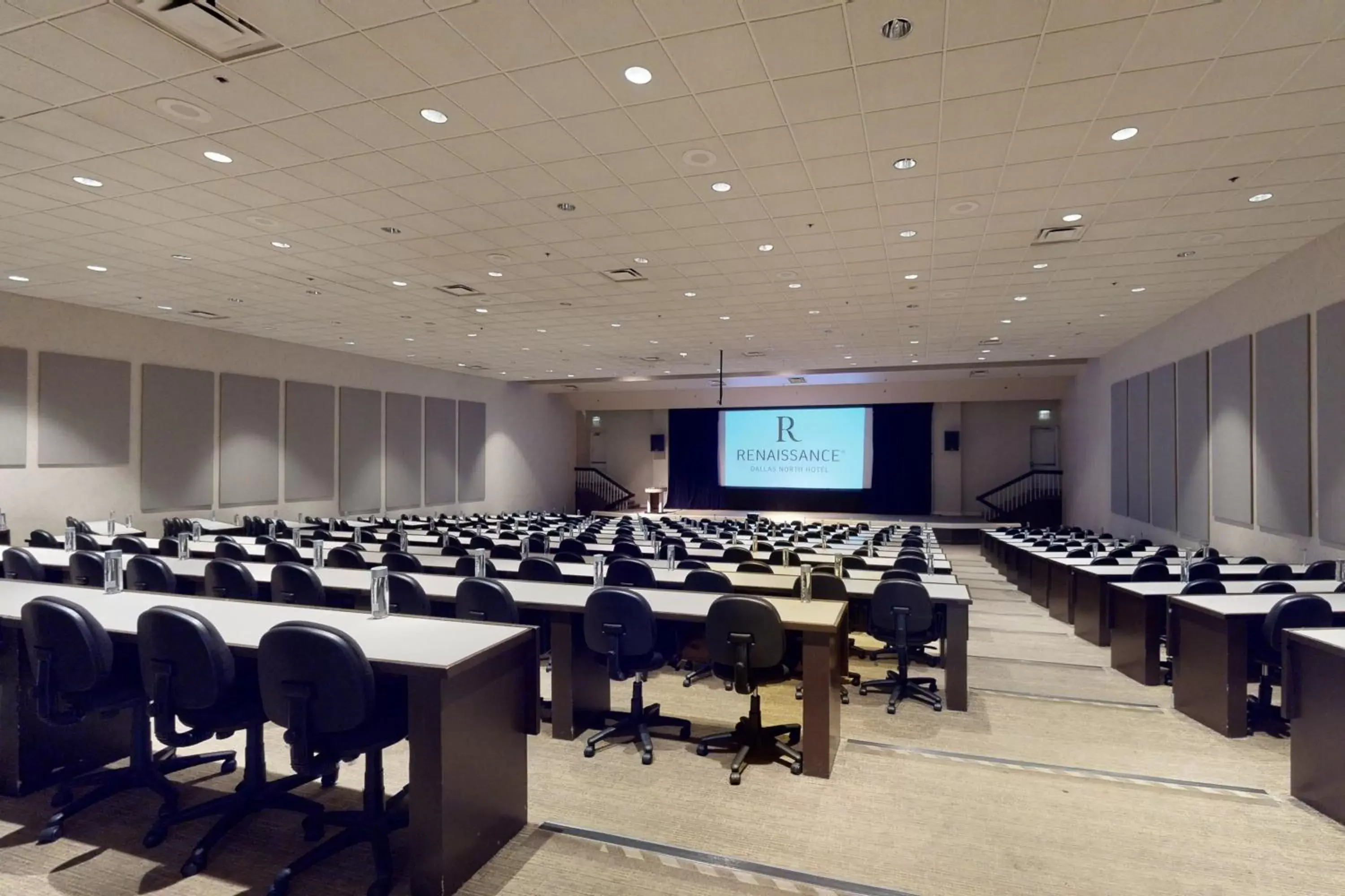 Meeting/conference room in Renaissance Dallas North Hotel