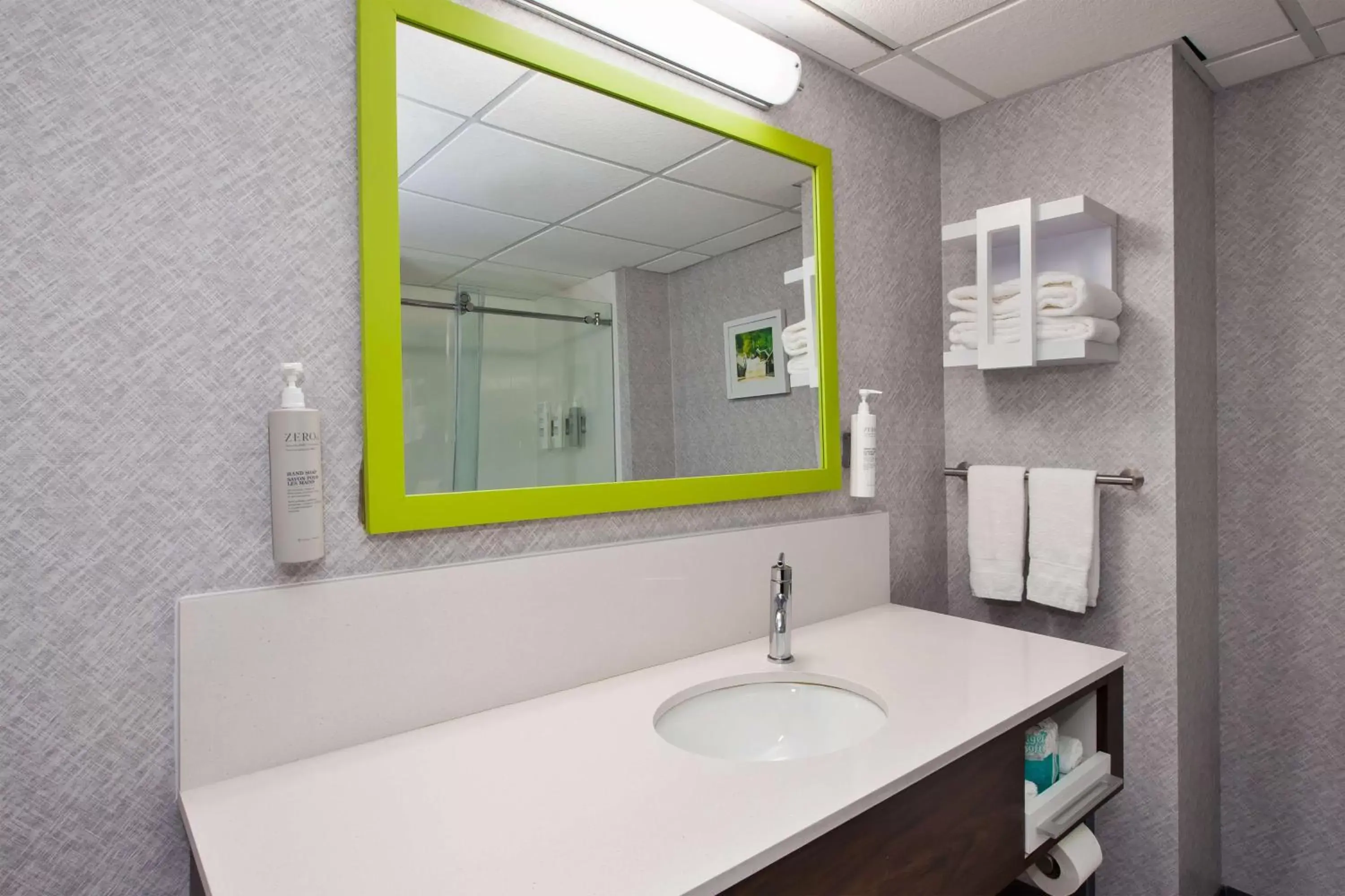 Bathroom in Hampton Inn & Suites Cleveland-Airport/Middleburg Heights