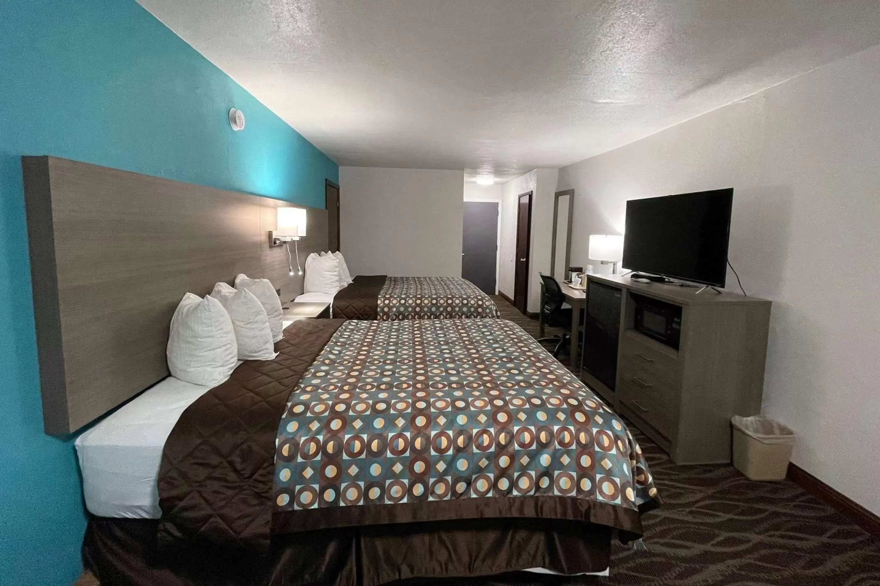 Photo of the whole room, Bed in Baymont by Wyndham Bellevue - Omaha