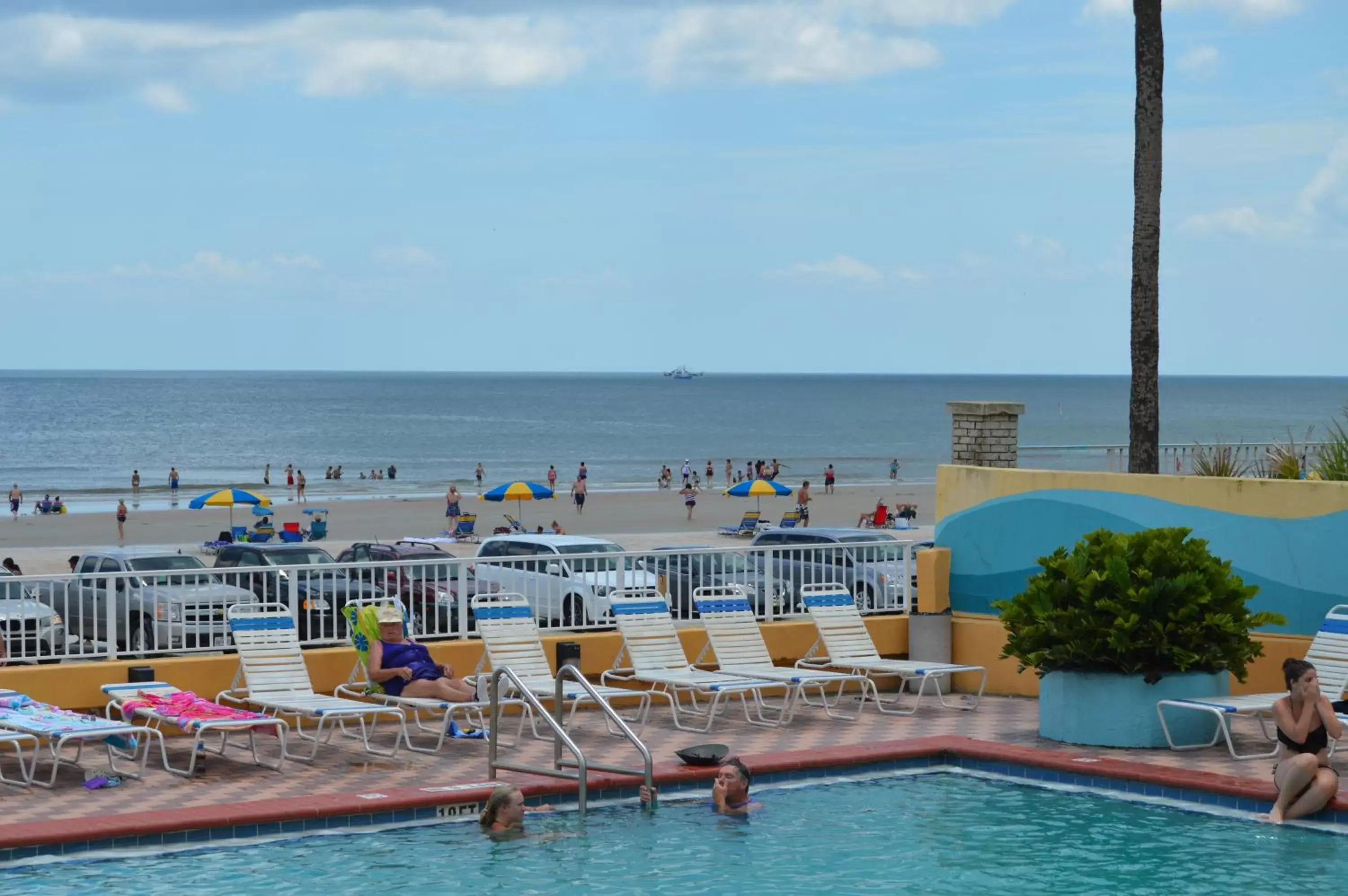 , Swimming Pool in Fountain Beach Resort - Daytona Beach