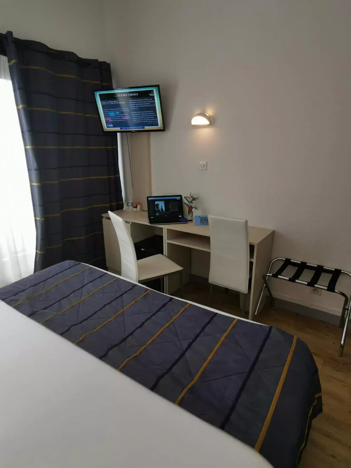TV and multimedia, Bed in Logis Le Gavrinis